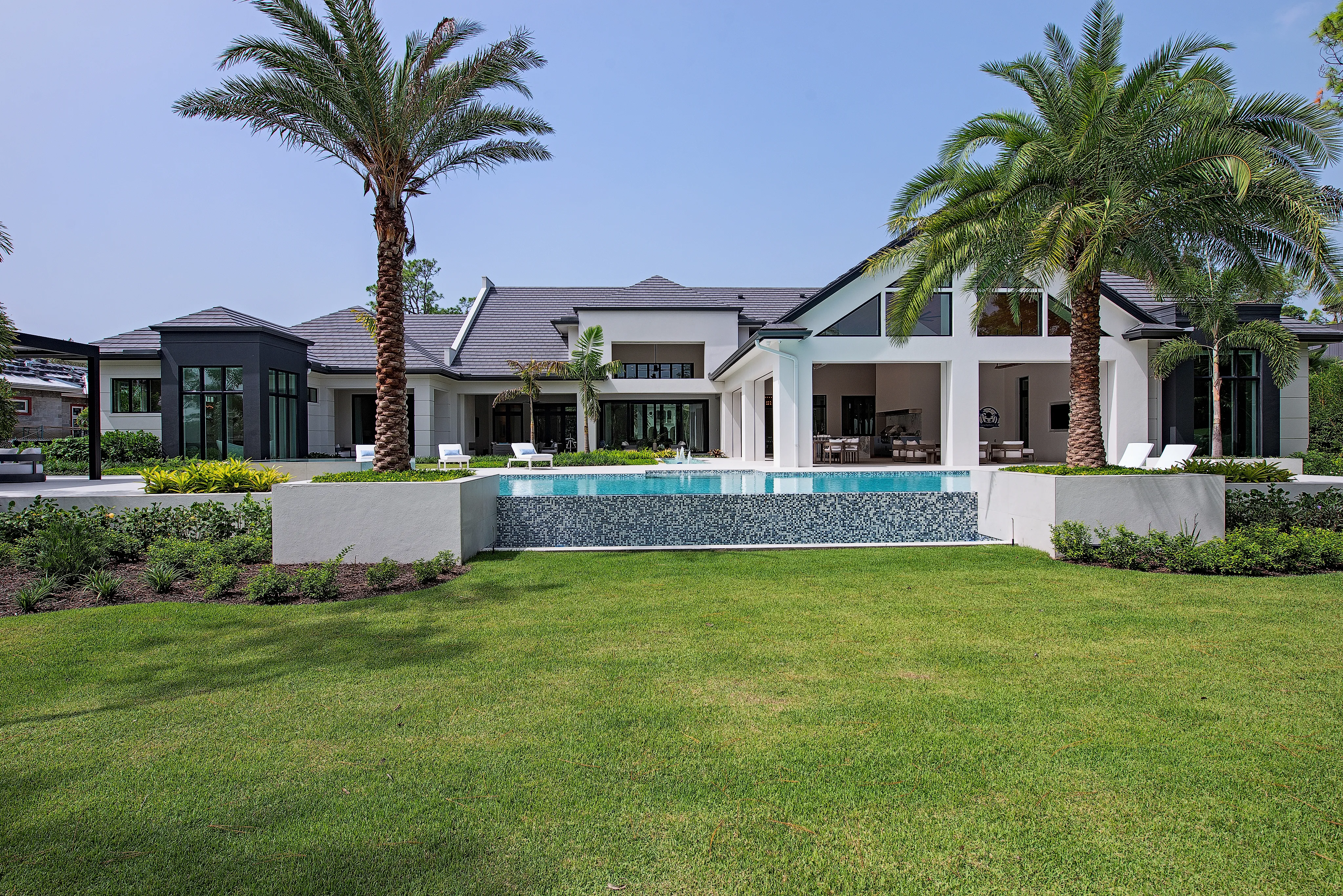 Grey Oaks Residence II: exterior rear