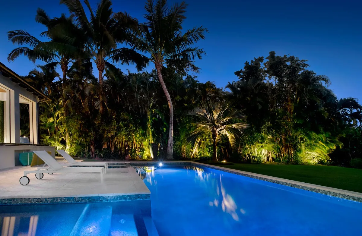 Port Royal Residence I: pool night