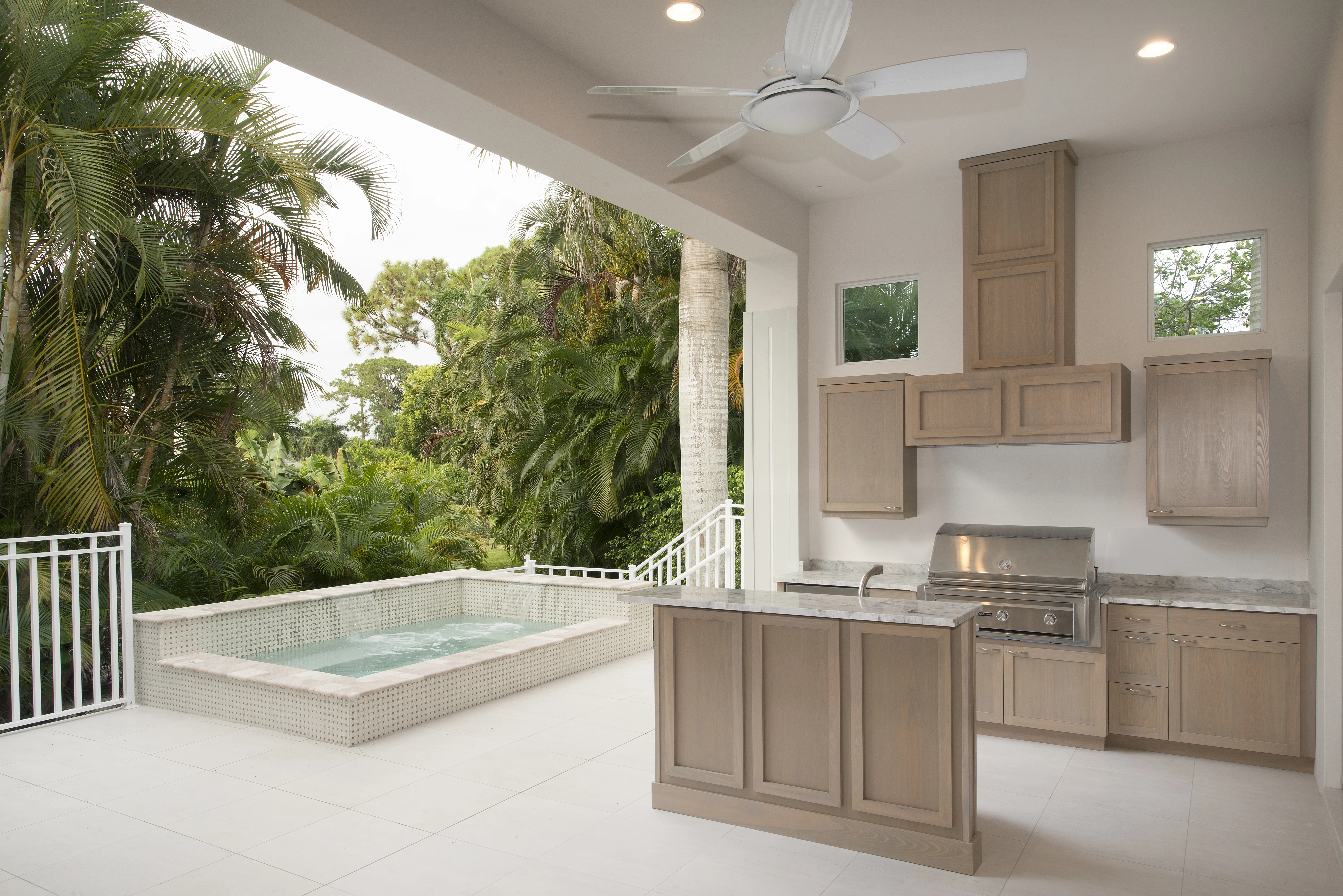 Park Shore Residence II: outdoor living