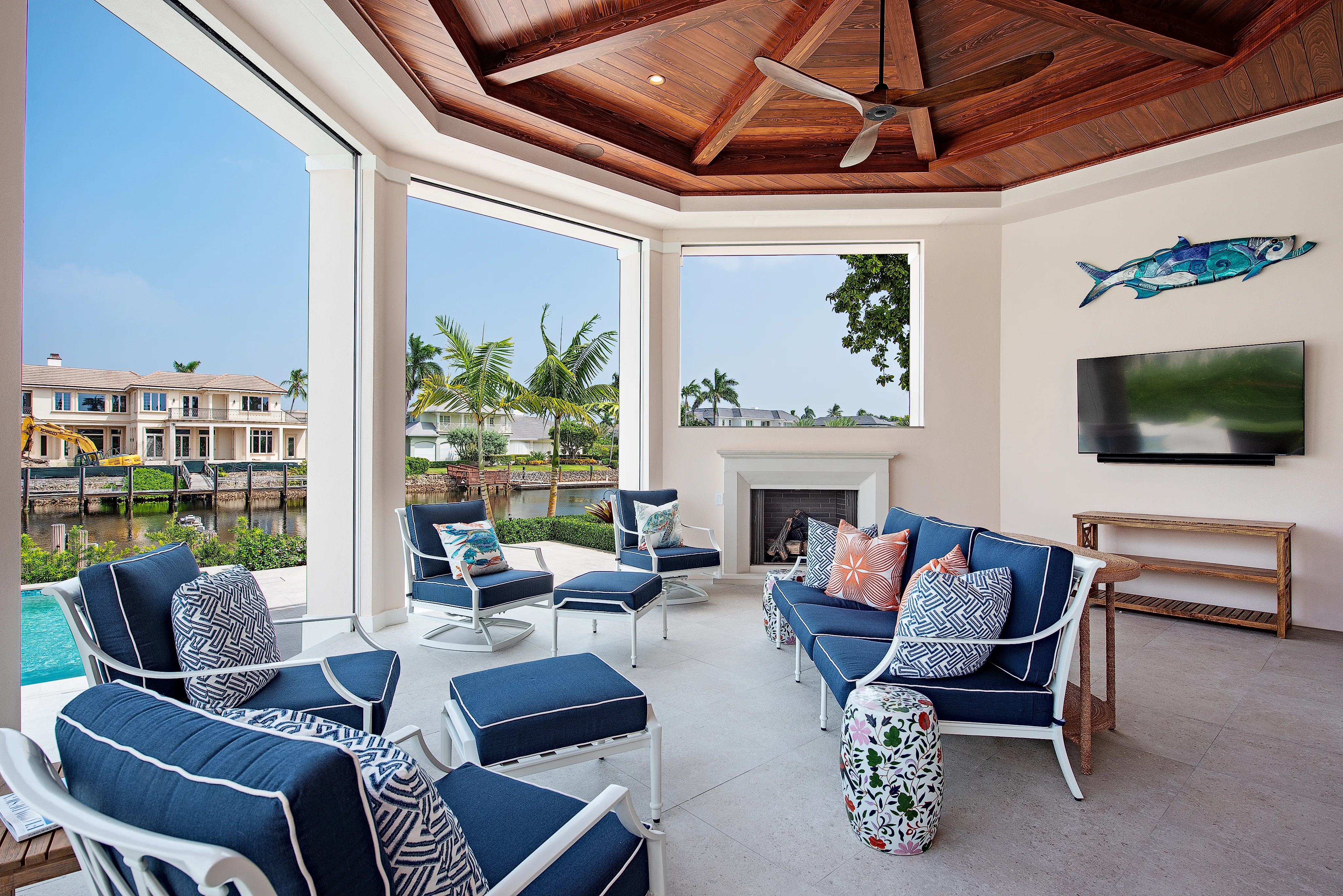 Port Royal Residence II: lanai fireplace