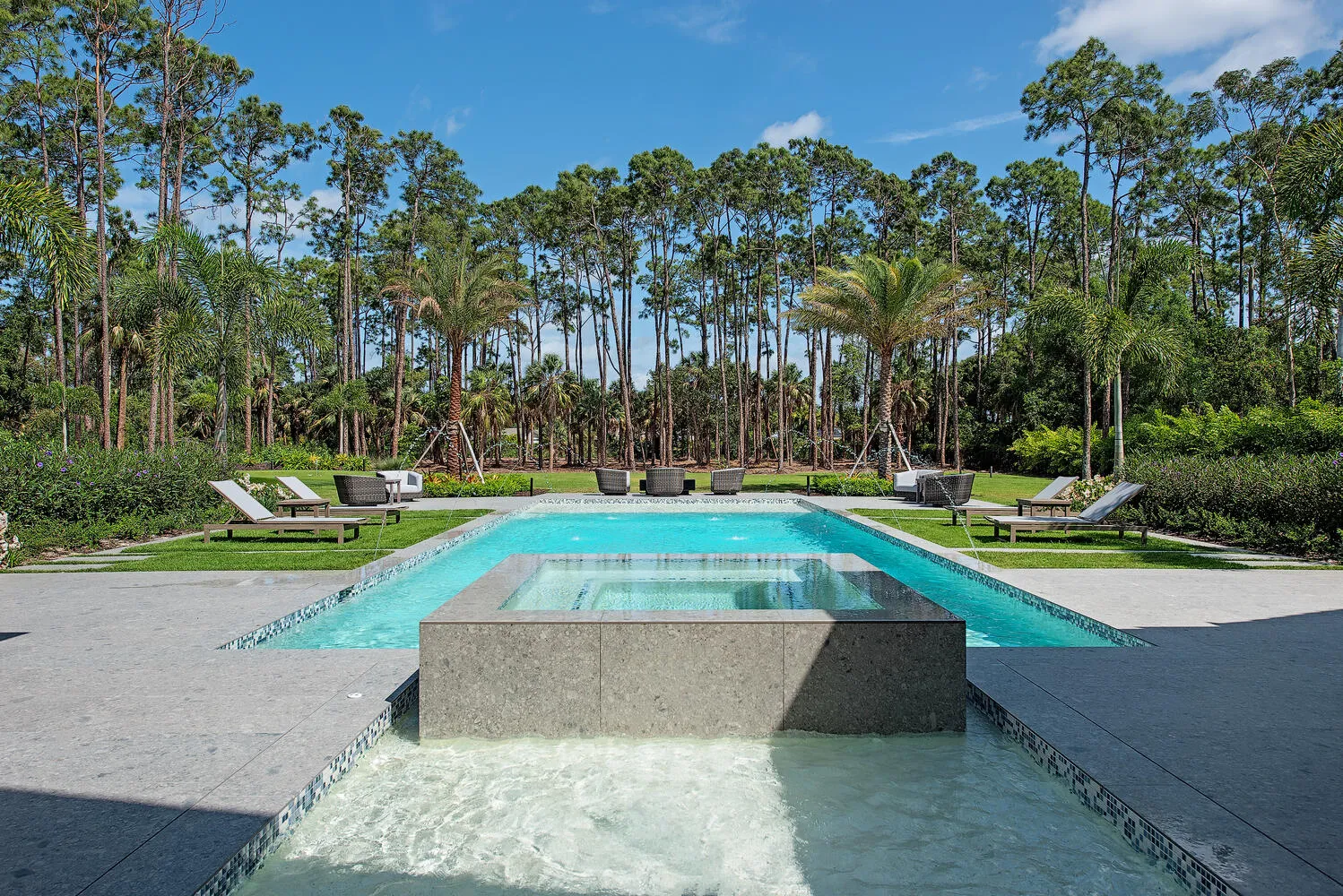 Coach House Lane Residence III: pool