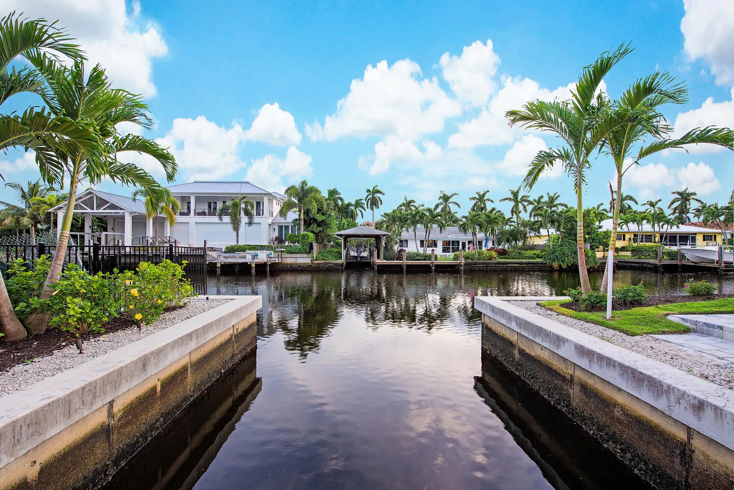 Aqualane Shores Residence: boat dock