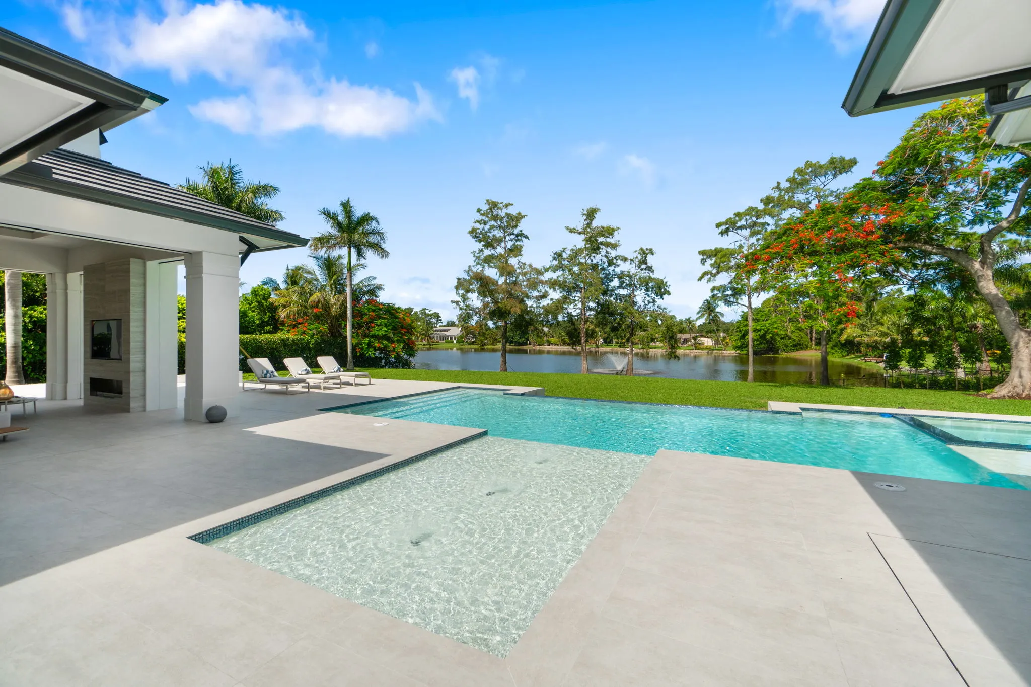 Pine Ridge Estates Residence III: pool day