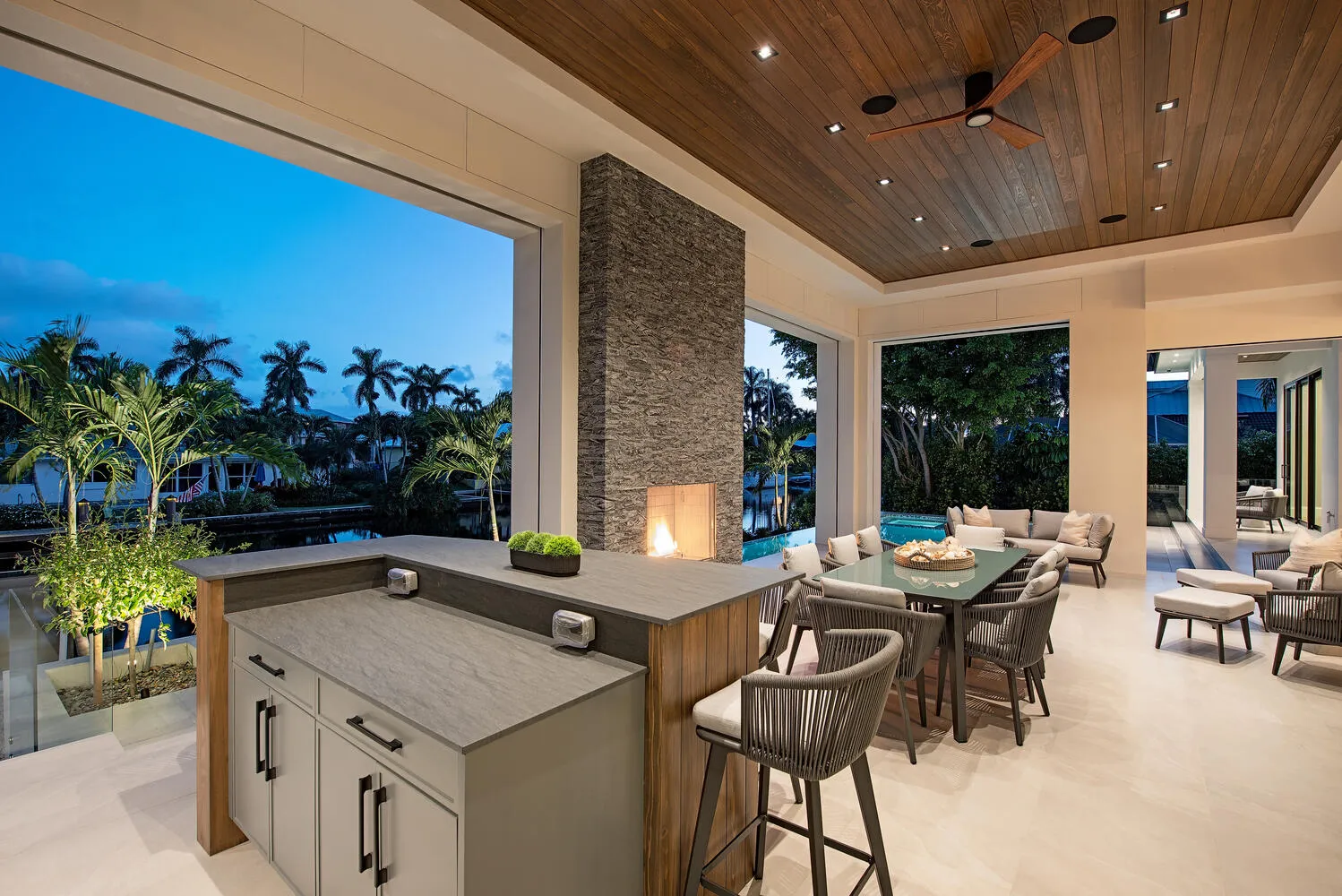 Aqualane Shores Residence: lanai outdoor kitchen night