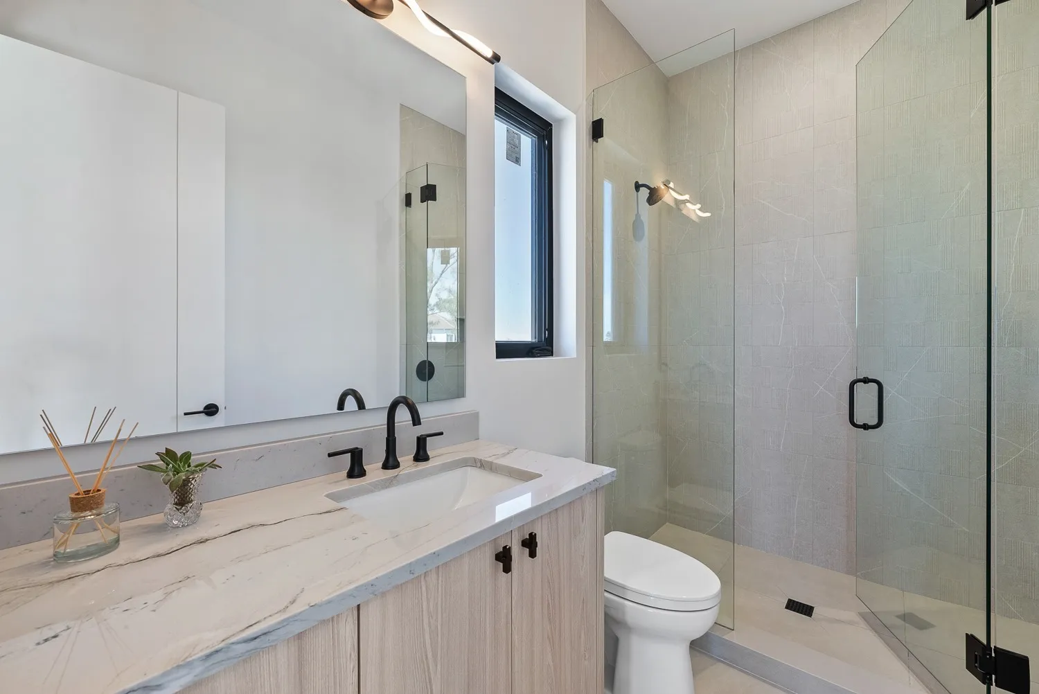Bonita Beach Residence: guest bath one