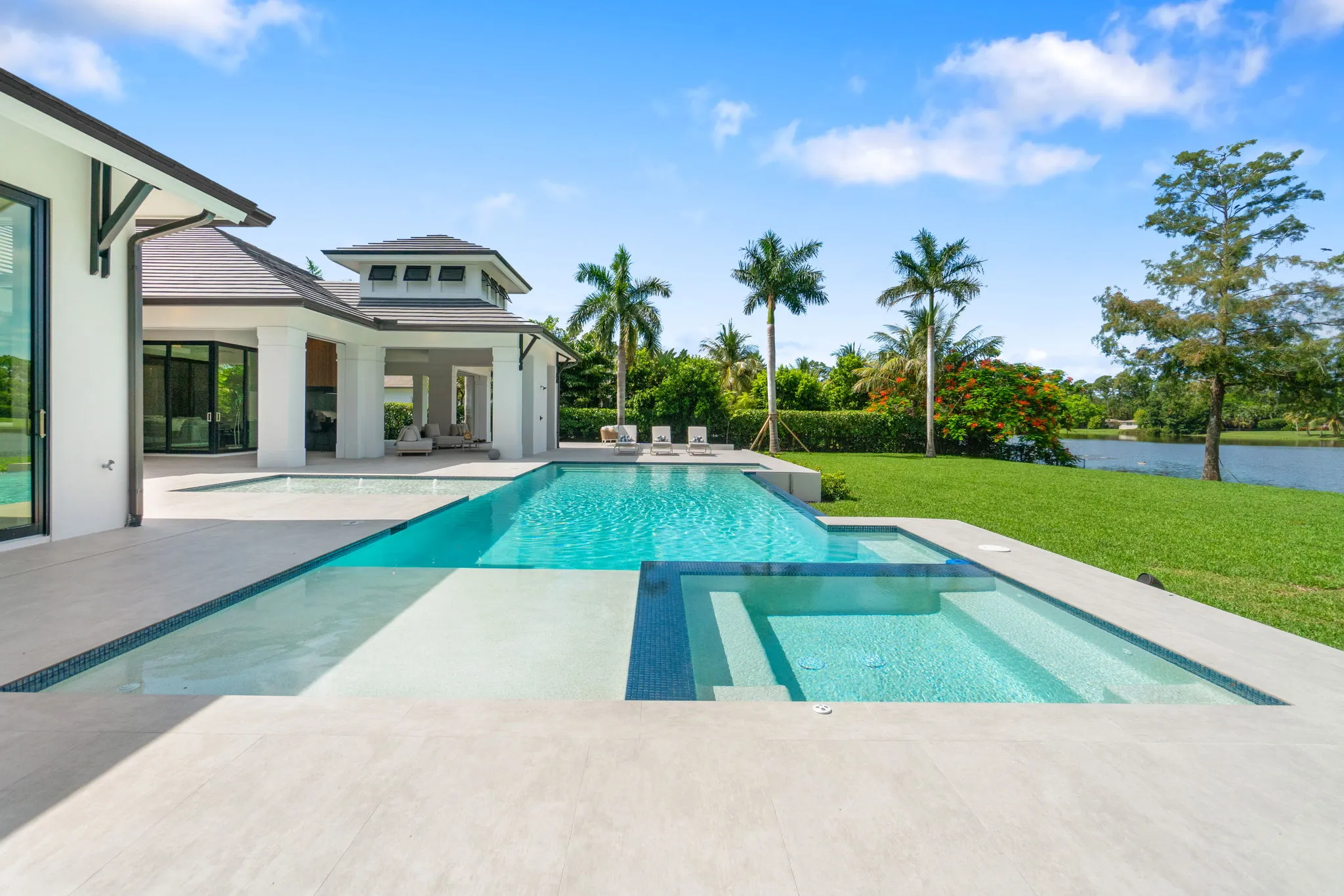Pine Ridge Estates Residence III: pool spa day