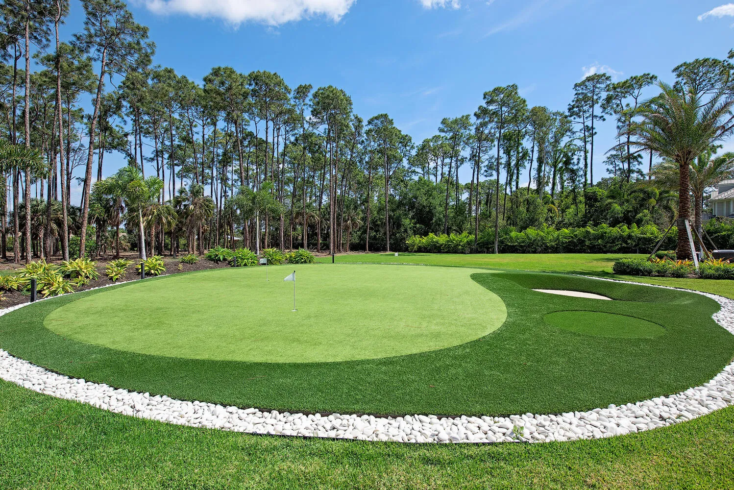 Coach House Lane Residence III: putting green