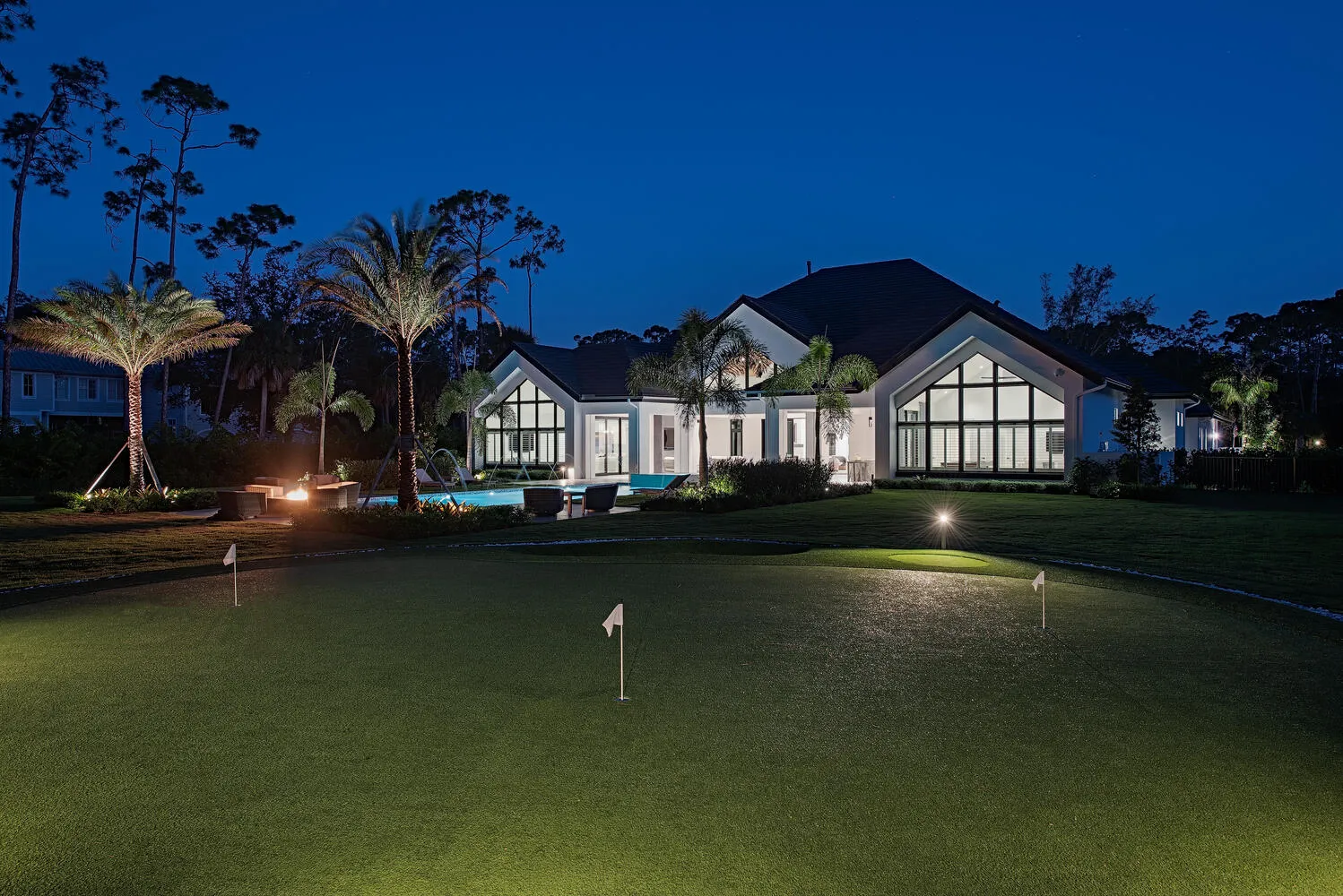 Coach House Lane Residence III: putting green night