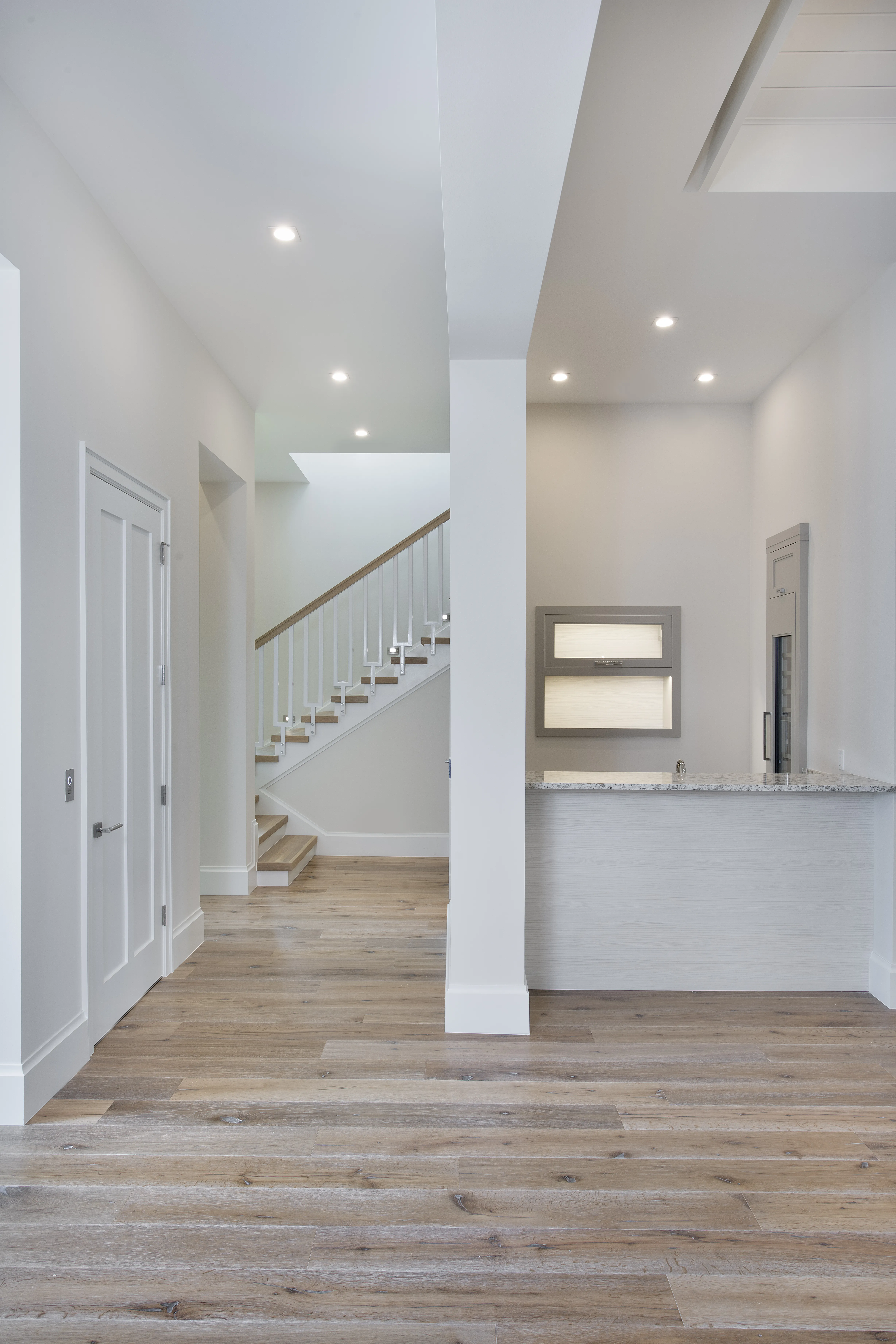 Park Shore Residence II: bar stairs