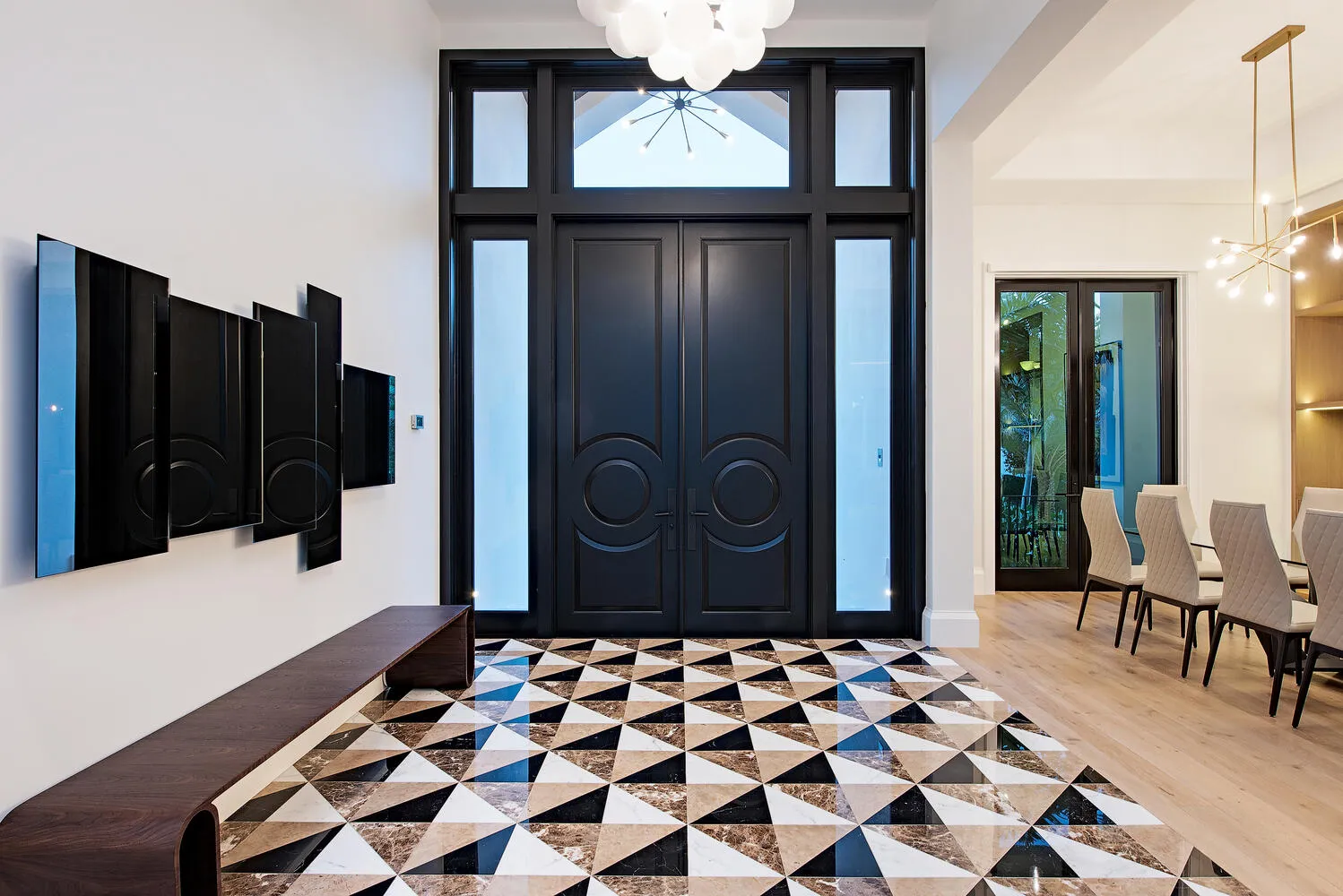 Aqualane Shores Residence: foyer