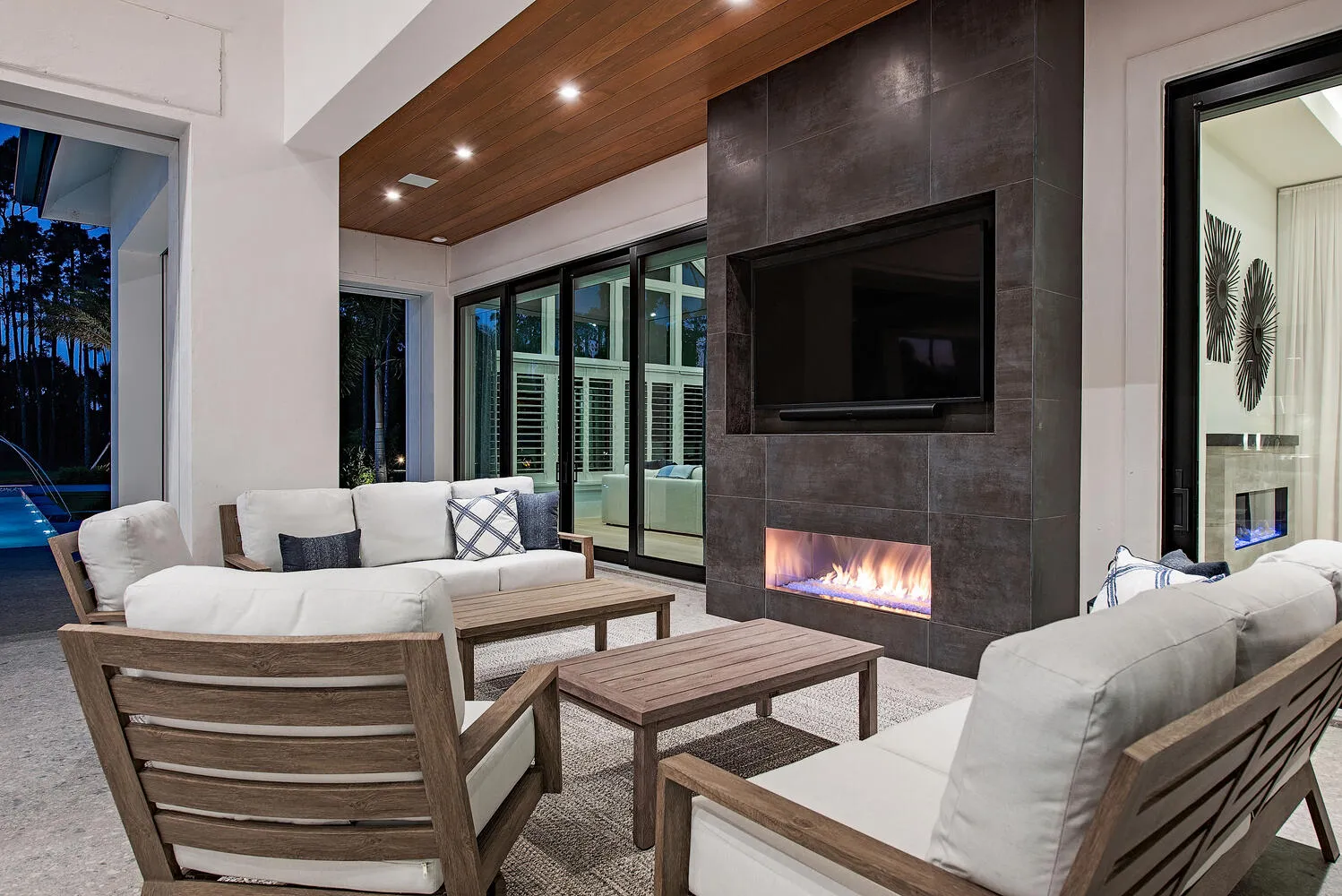 Coach House Lane Residence III: lanai fireplace lounge night