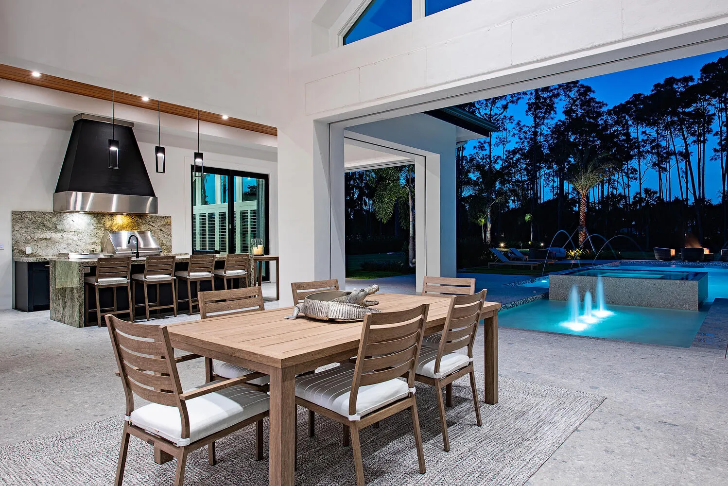 Coach House Lane Residence III: lanai dining pool view night