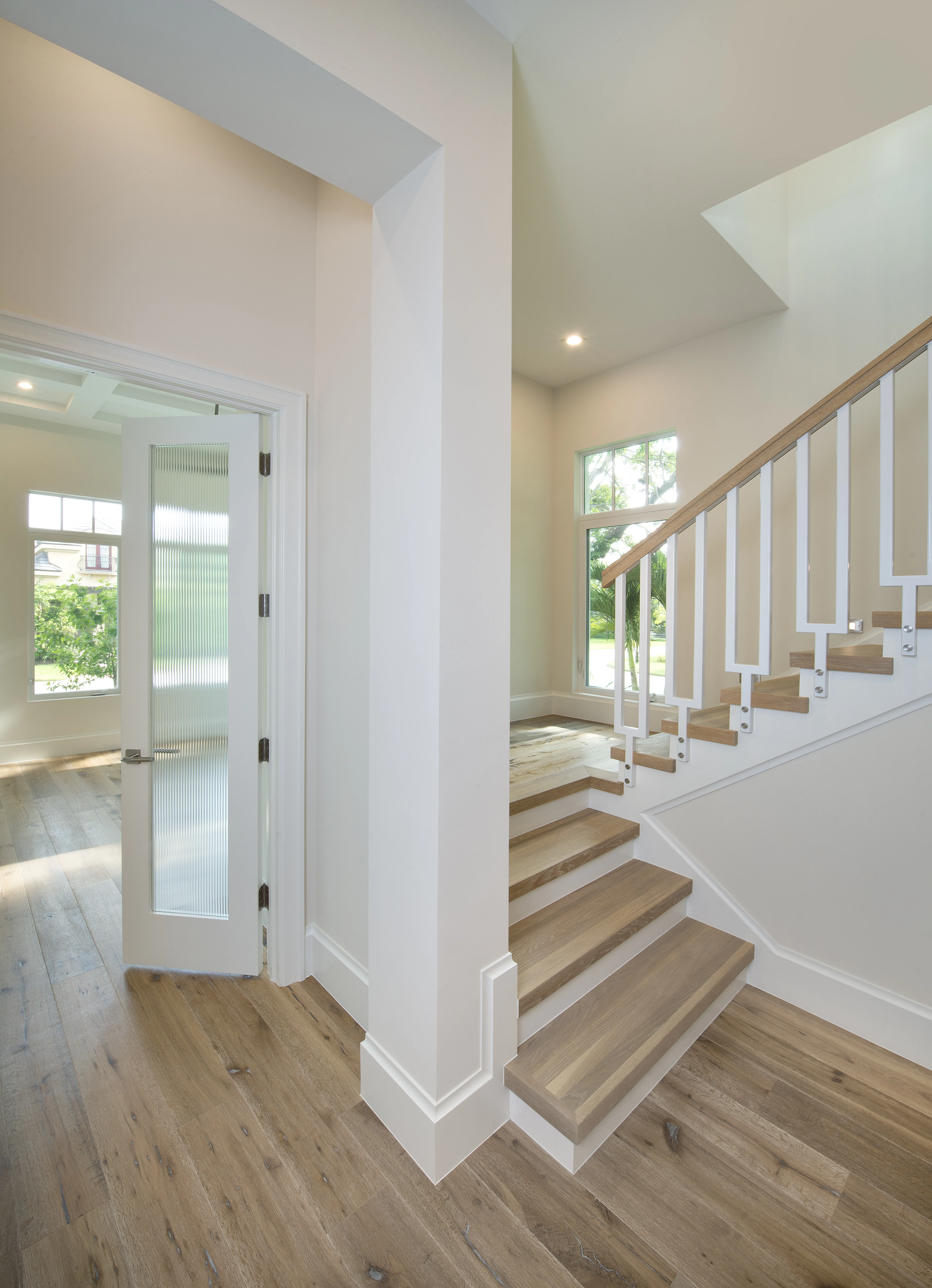 Park Shore Residence II: stairs den
