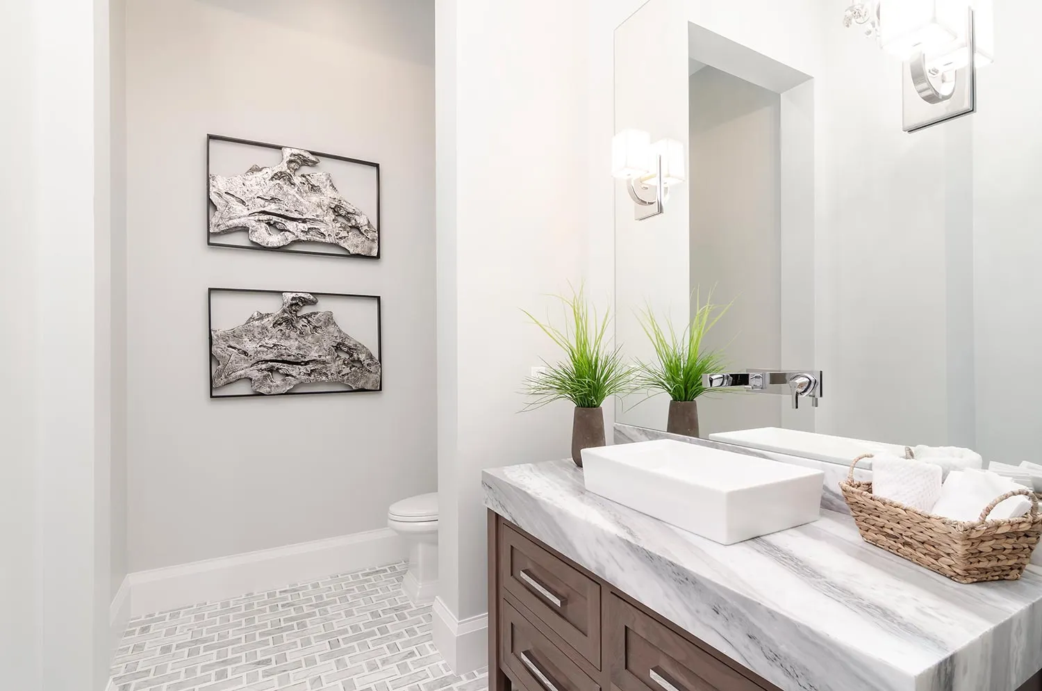 Pine Ridge Estates Residence IV: powder bath