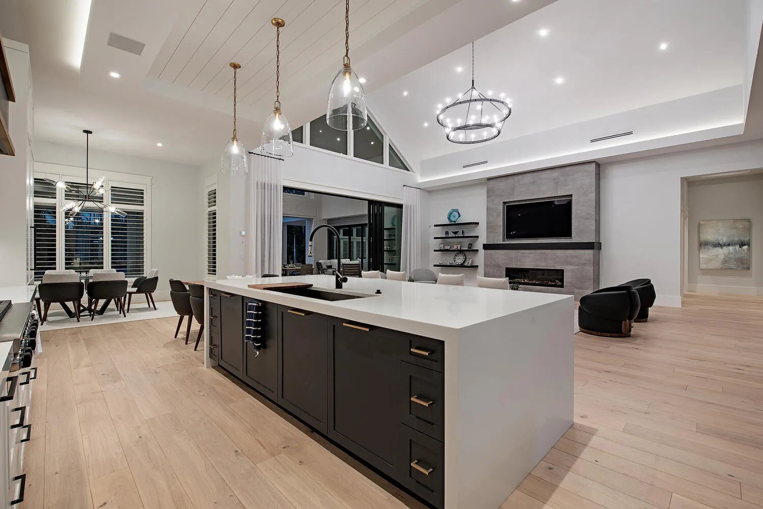 Coach House Lane Residence III: great room night