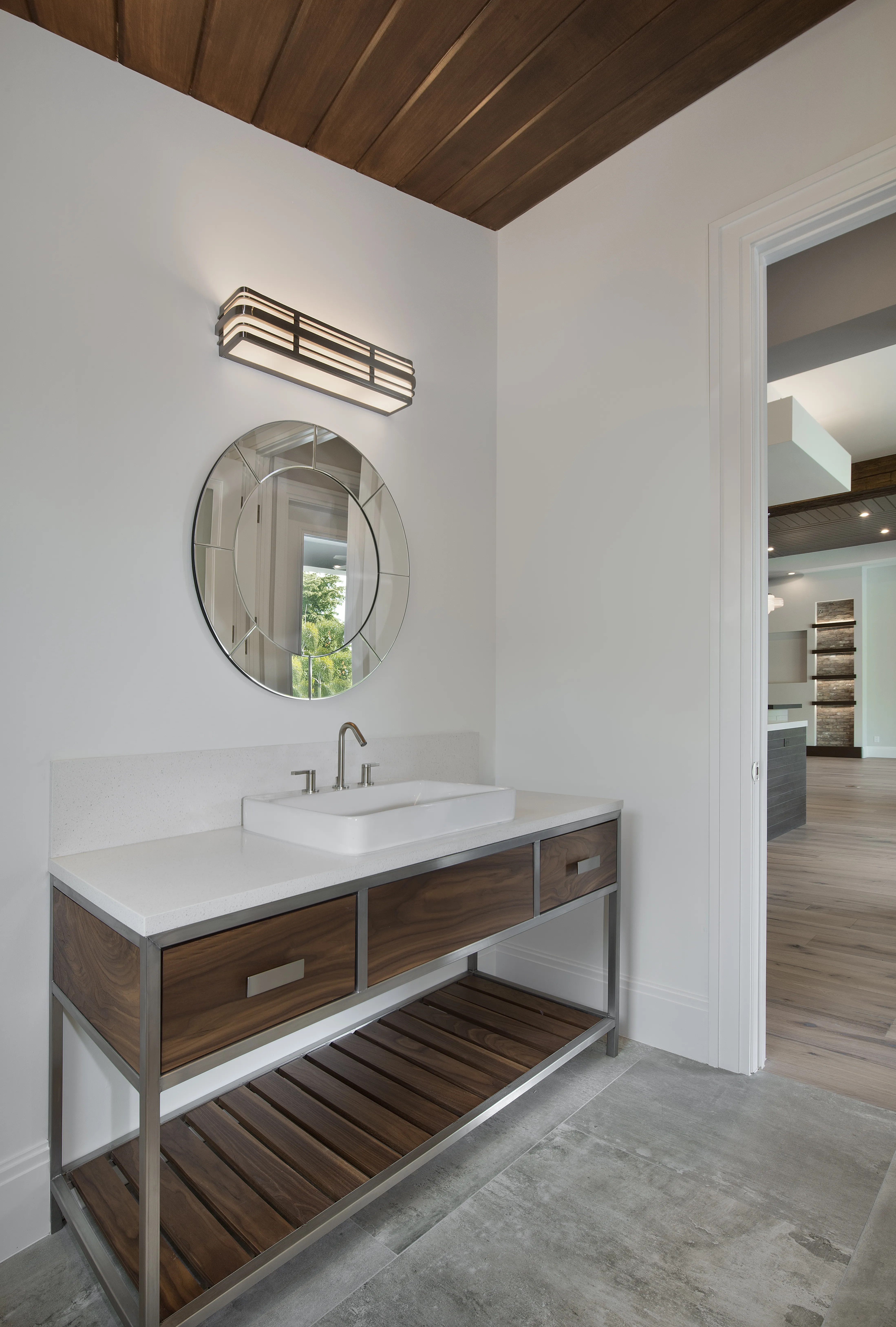 Moorings Residence: powder bath