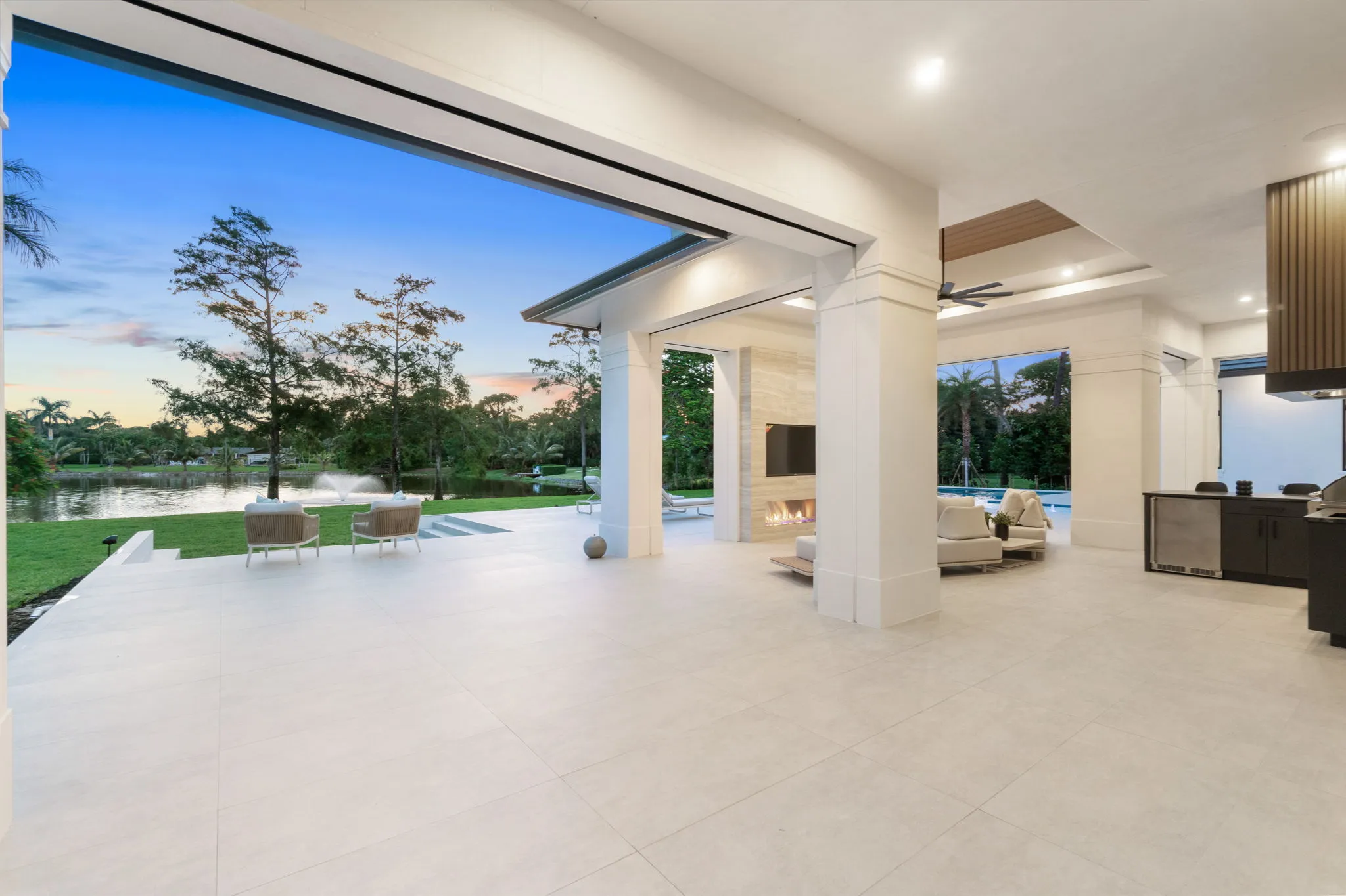 Pine Ridge Estates Residence III: lanai wide