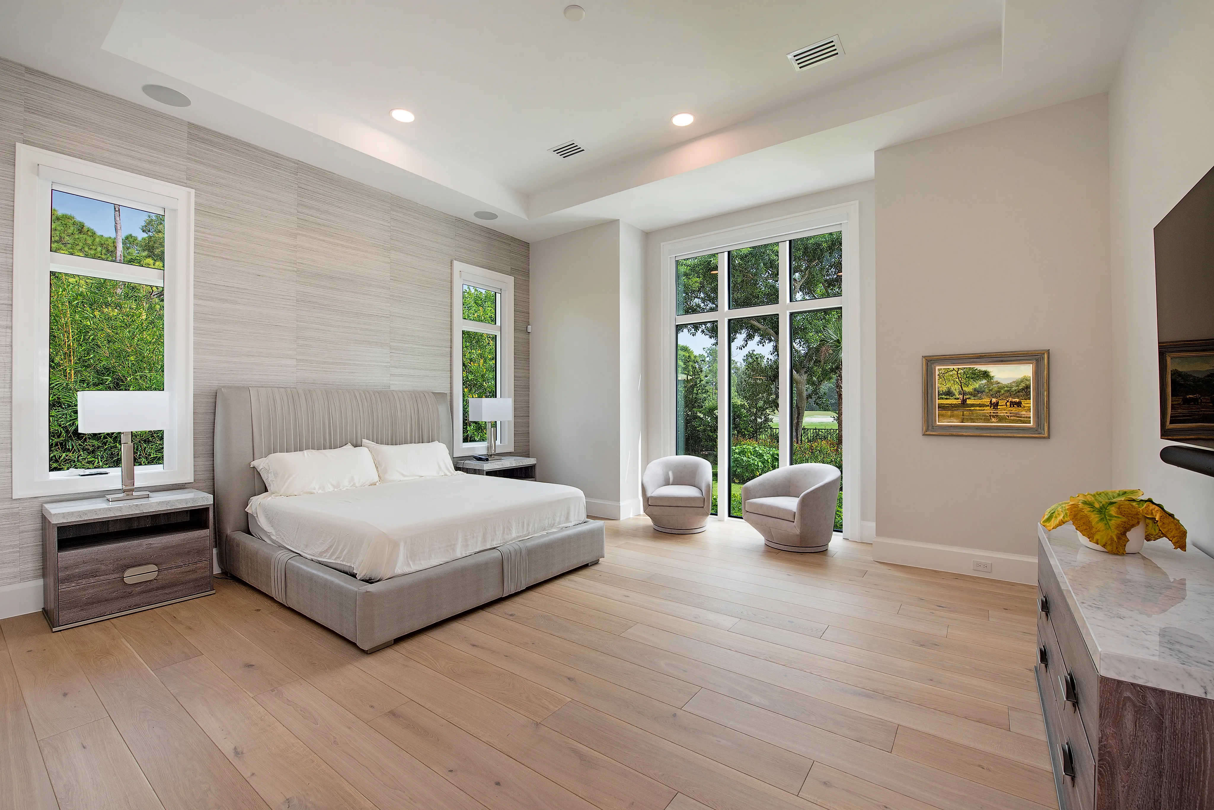 Grey Oaks Residence II: guest bedroom one