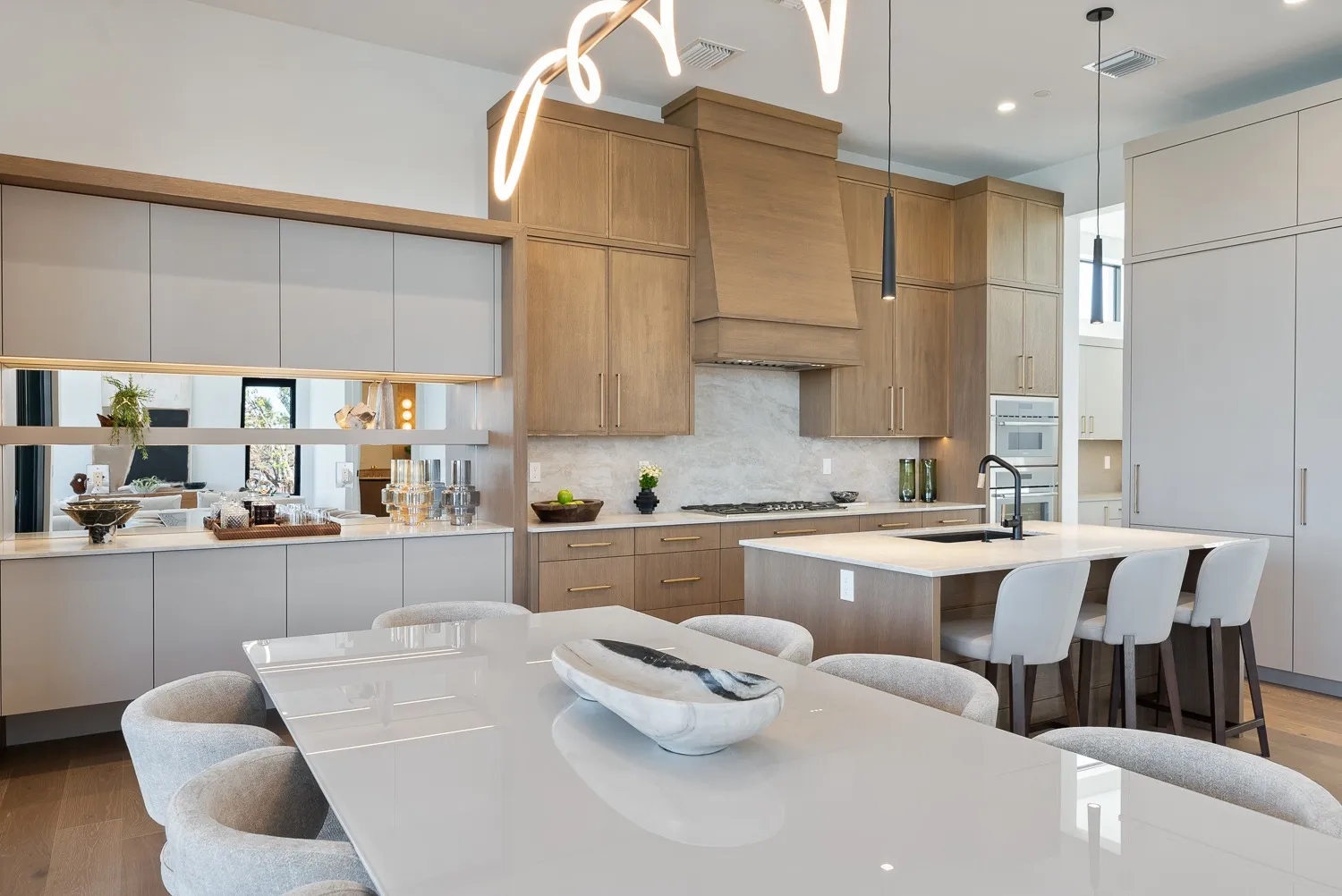 Bonita Beach Residence: kitchen island