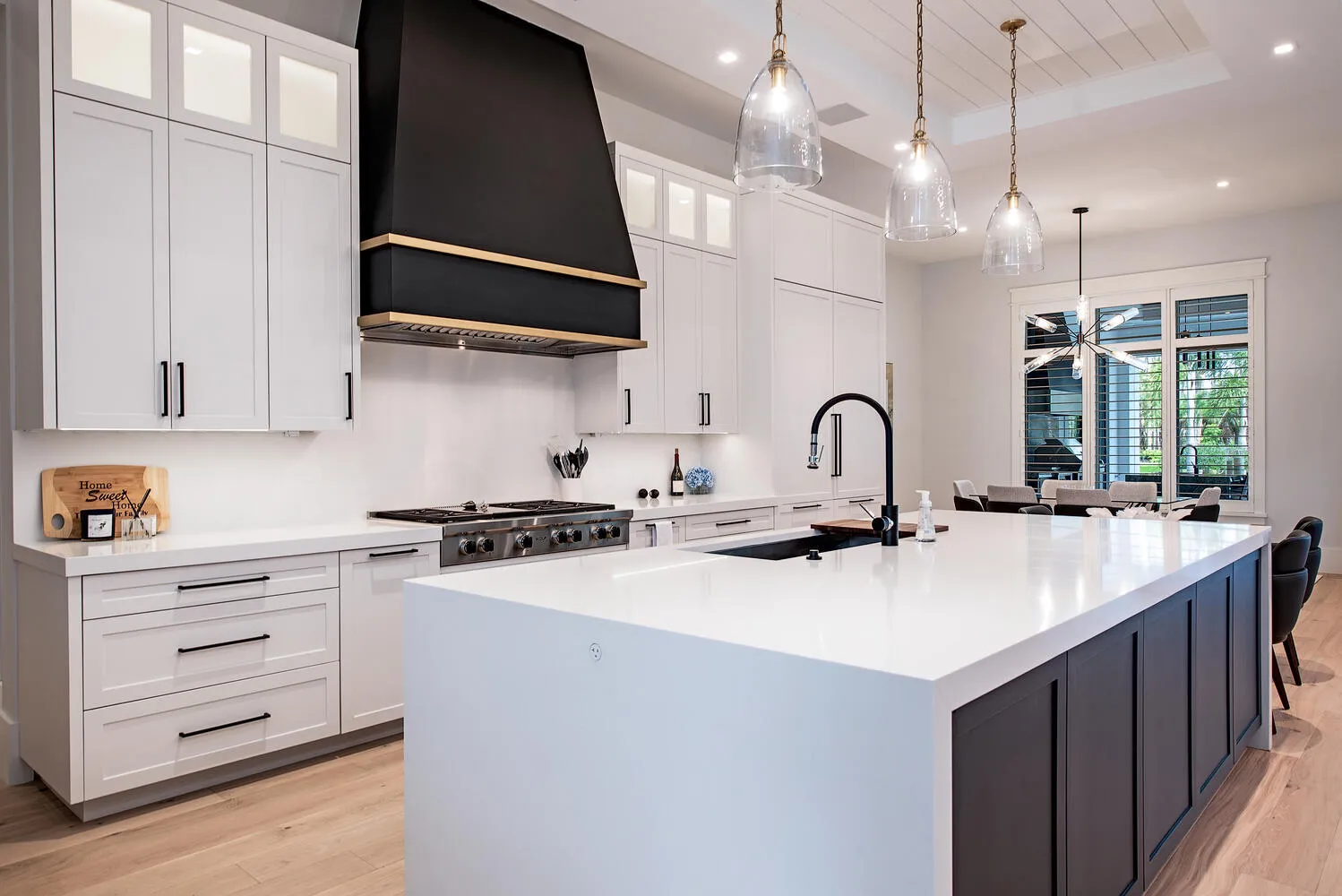 Coach House Lane Residence III: kitchen