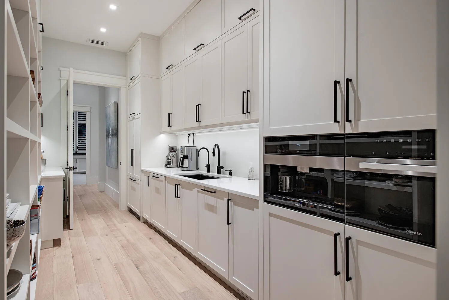 Coach House Lane Residence III: butlers pantry night