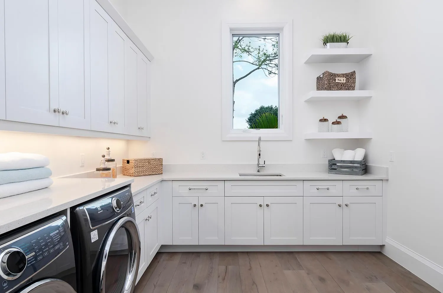 Pine Ridge Estates Residence IV: laundry