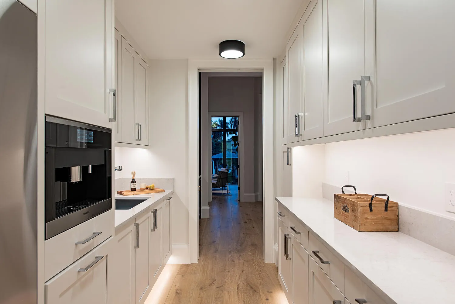 Aqualane Shores Residence: butlers pantry