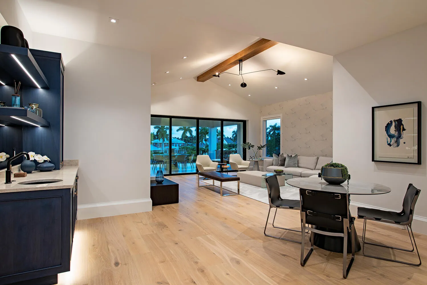 Aqualane Shores Residence: loft night