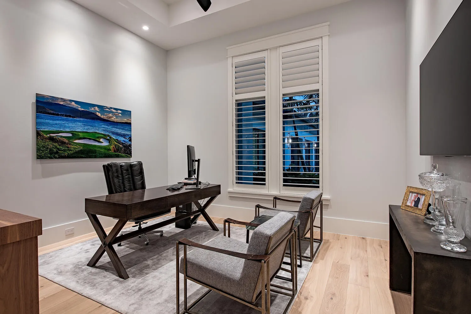 Coach House Lane Residence III: den night