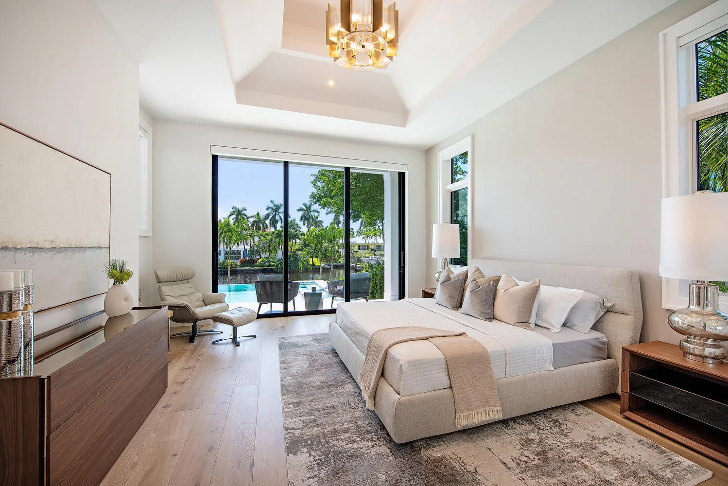 Aqualane Shores Residence: primary bedroom