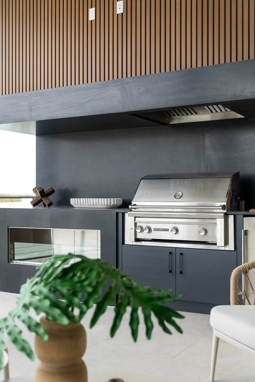 Bonita Beach Residence: outdoor kitchen