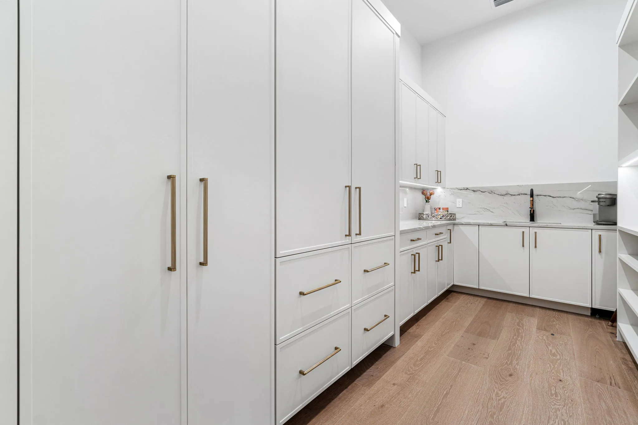 Pine Ridge Estates Residence III: prep pantry