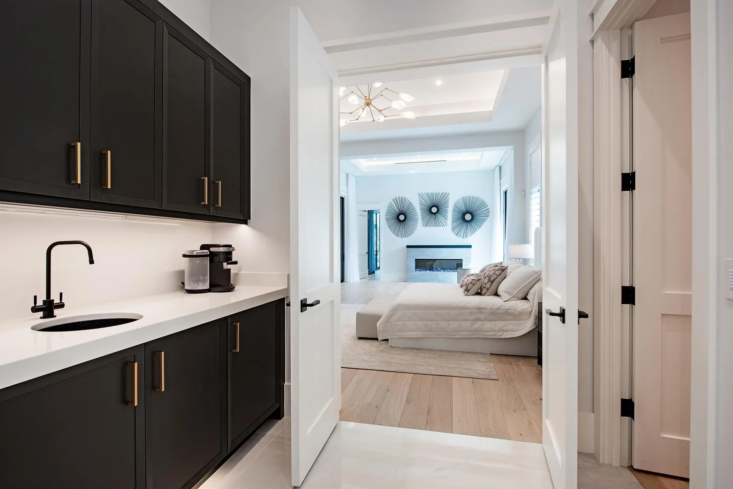Coach House Lane Residence III: primary wet bar