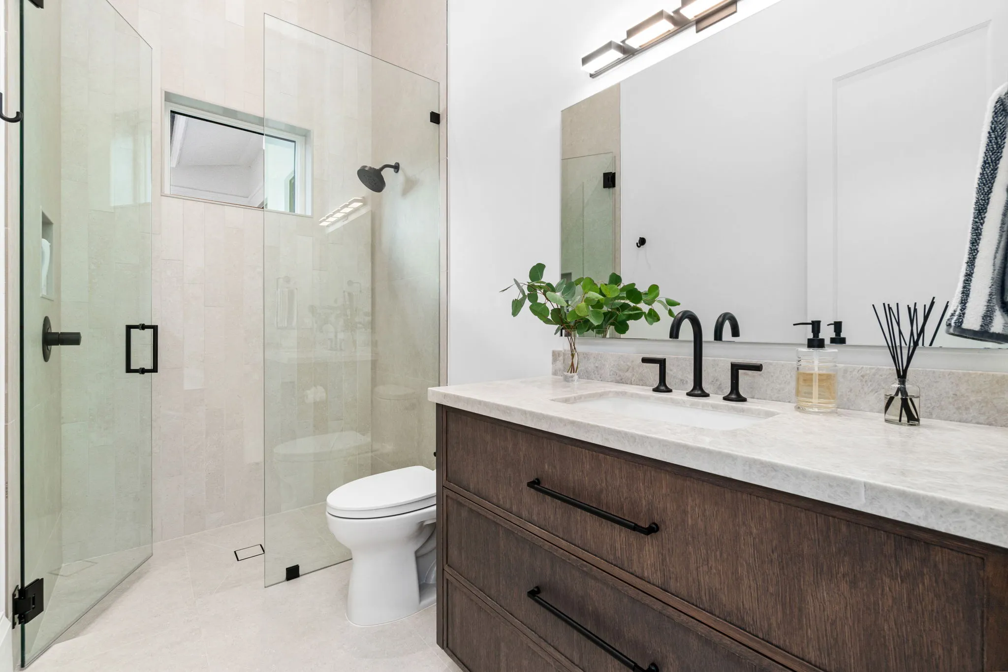 Pine Ridge Estates Residence III: guest bath two