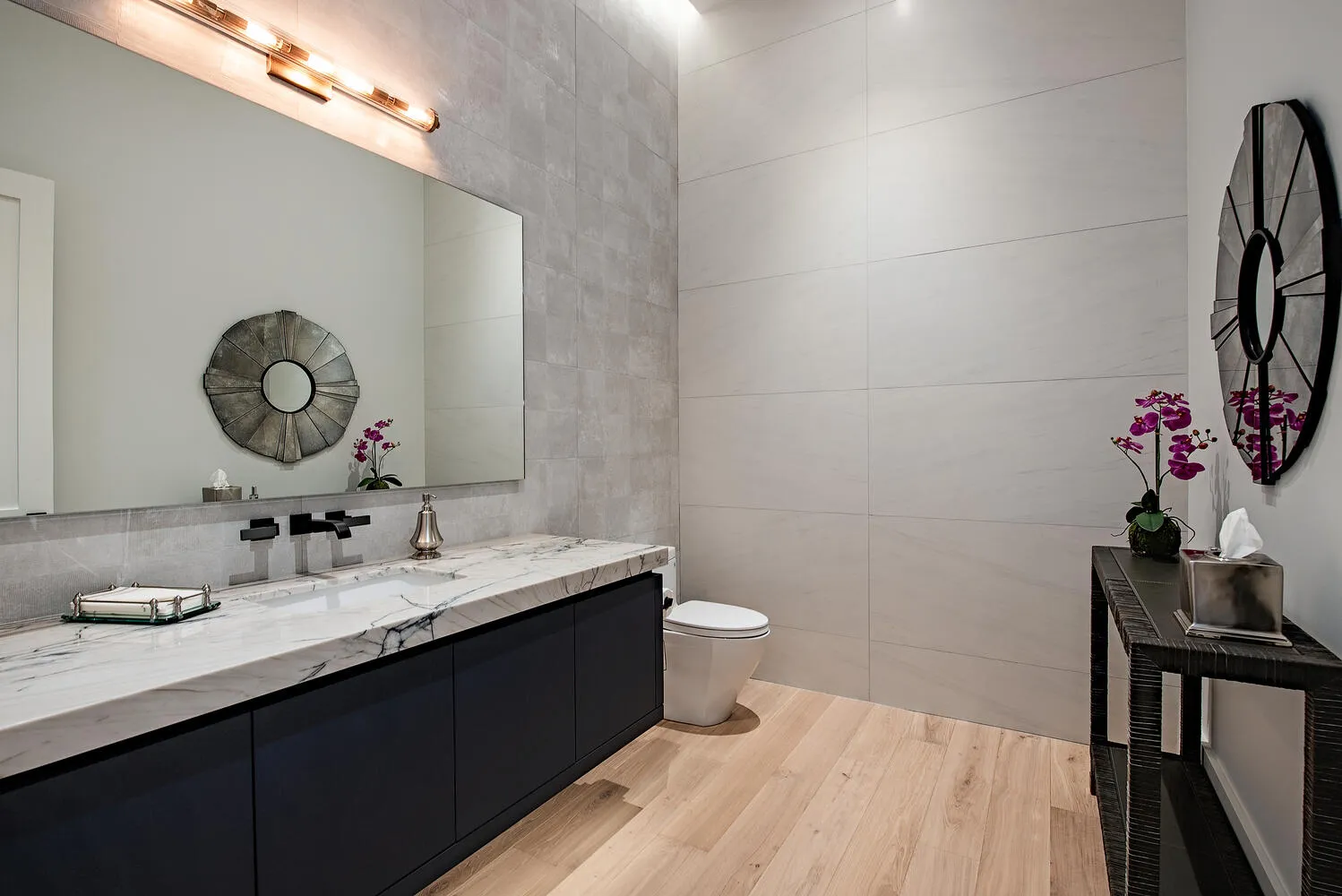 Coach House Lane Residence III: powder bath