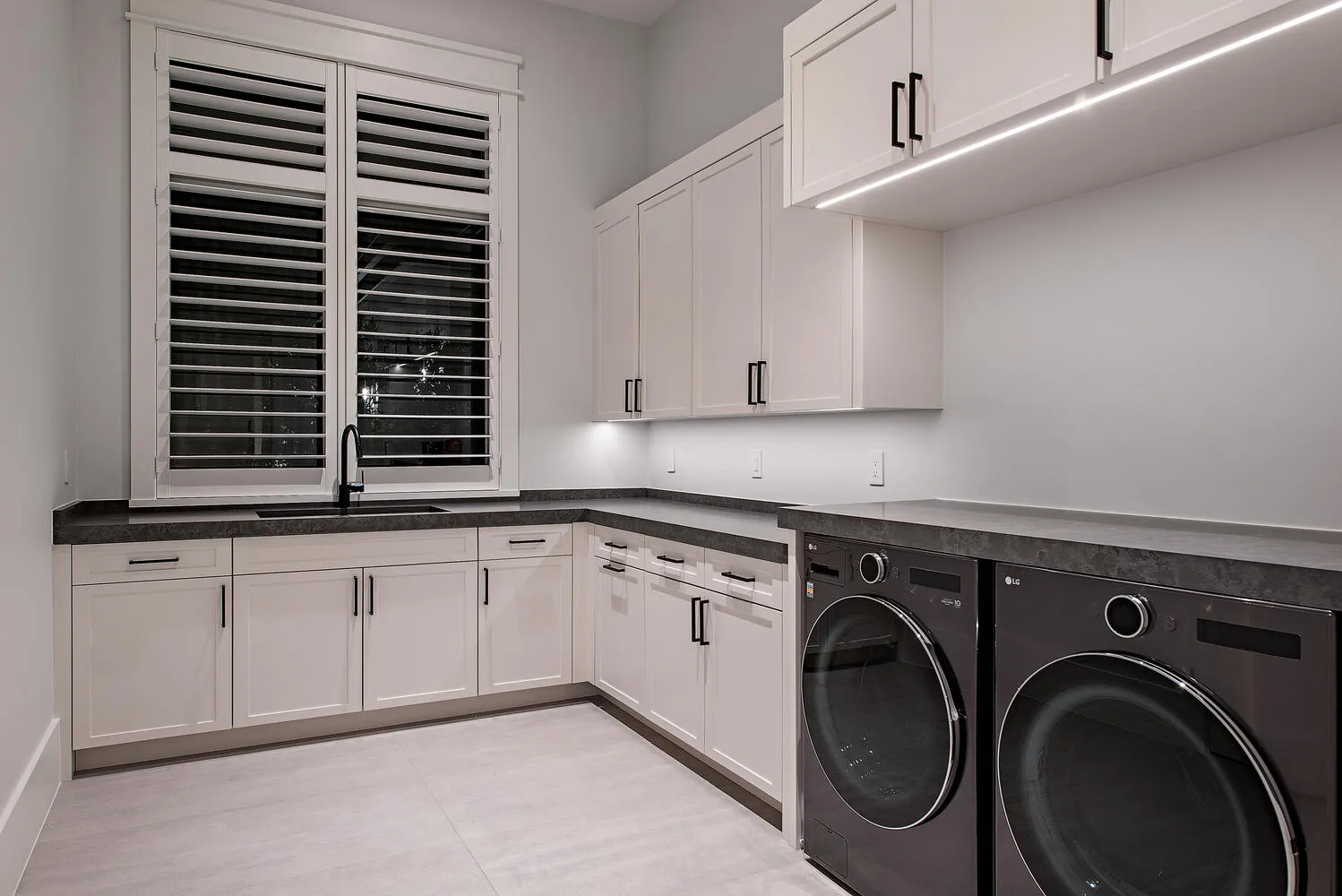 Coach House Lane Residence III: laundry night