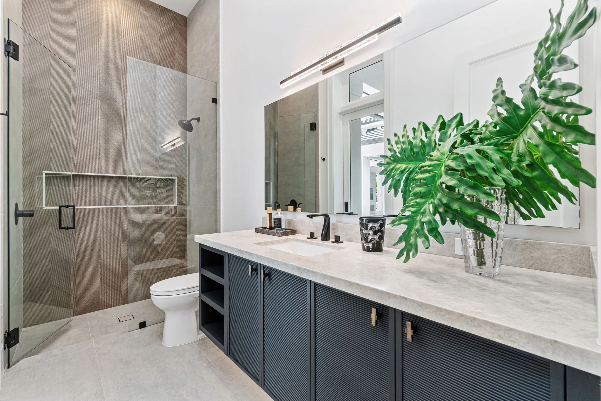 Pine Ridge Estates Residence III: guest bath six