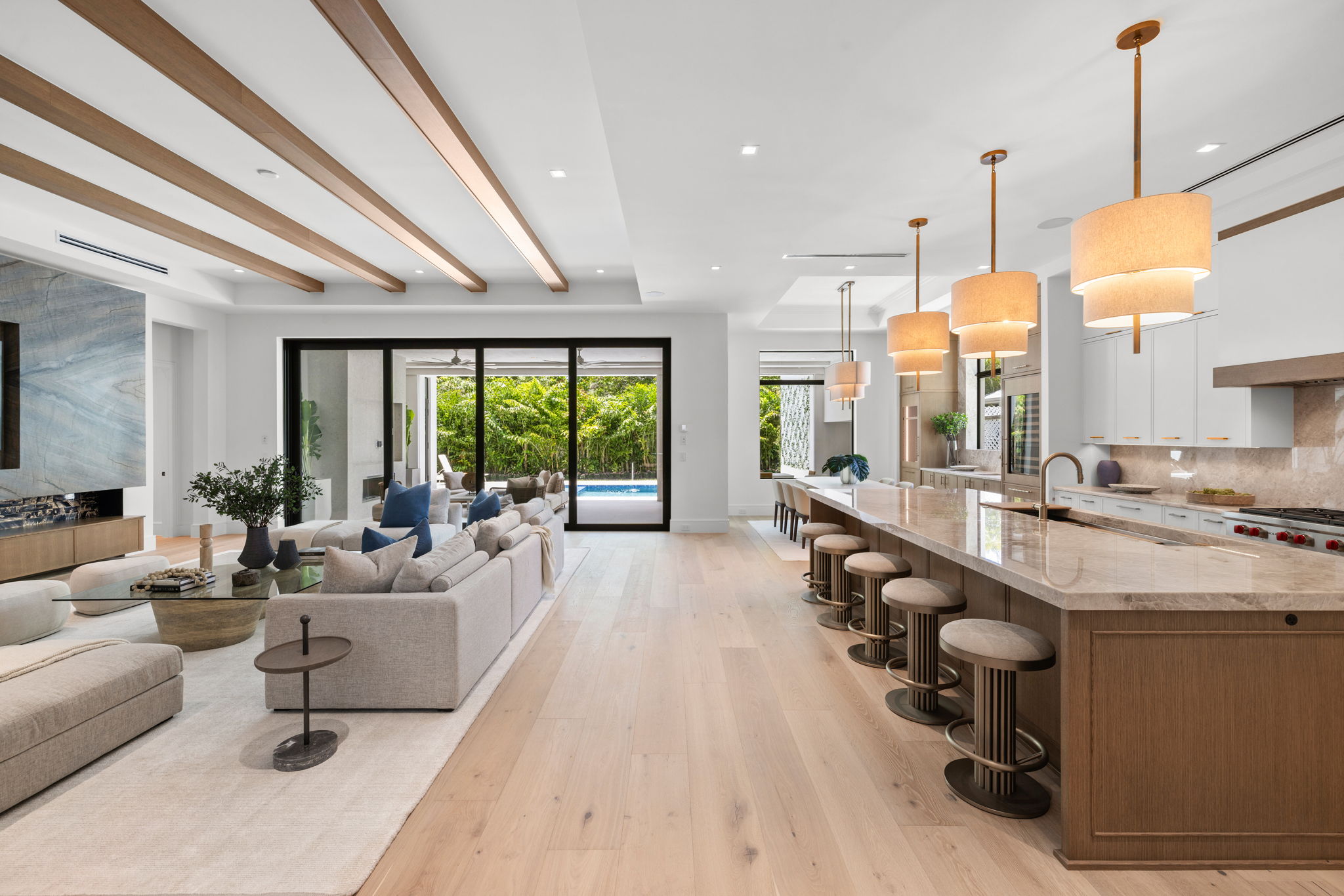 102 web or mls 079A8853 850 10th Street N.