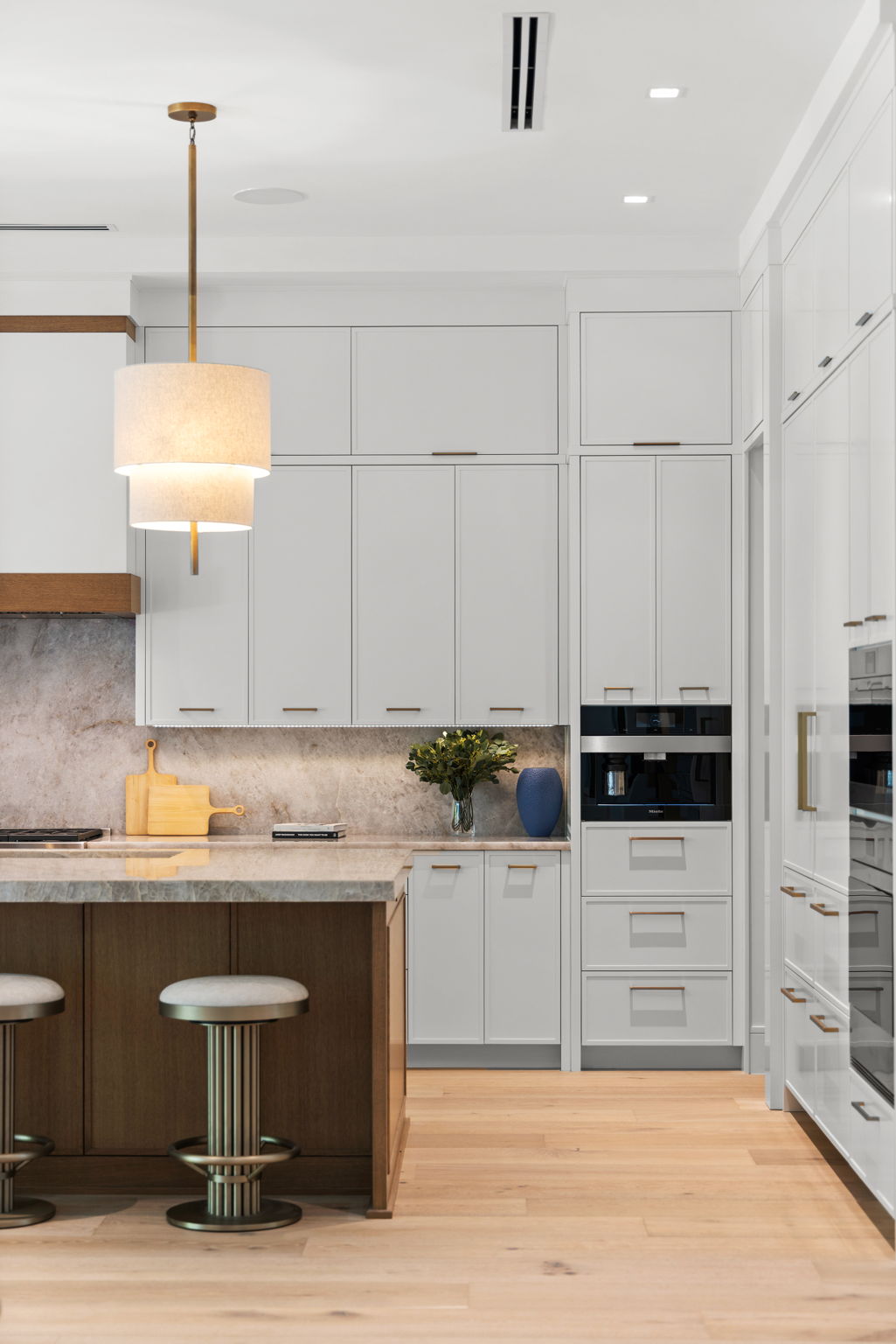 111 web or mls 079A9107 850 10th Street N.