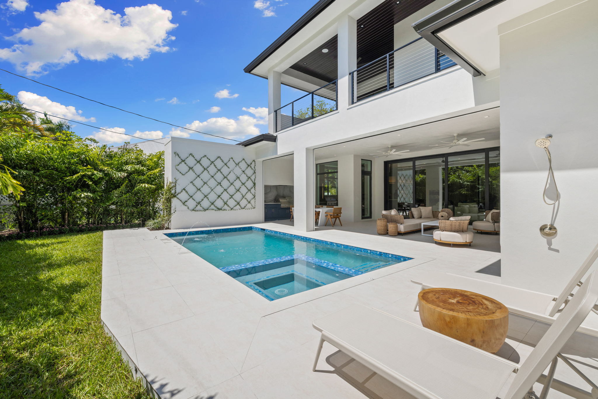 128 web or mls 079A8522 850 10th Street N.