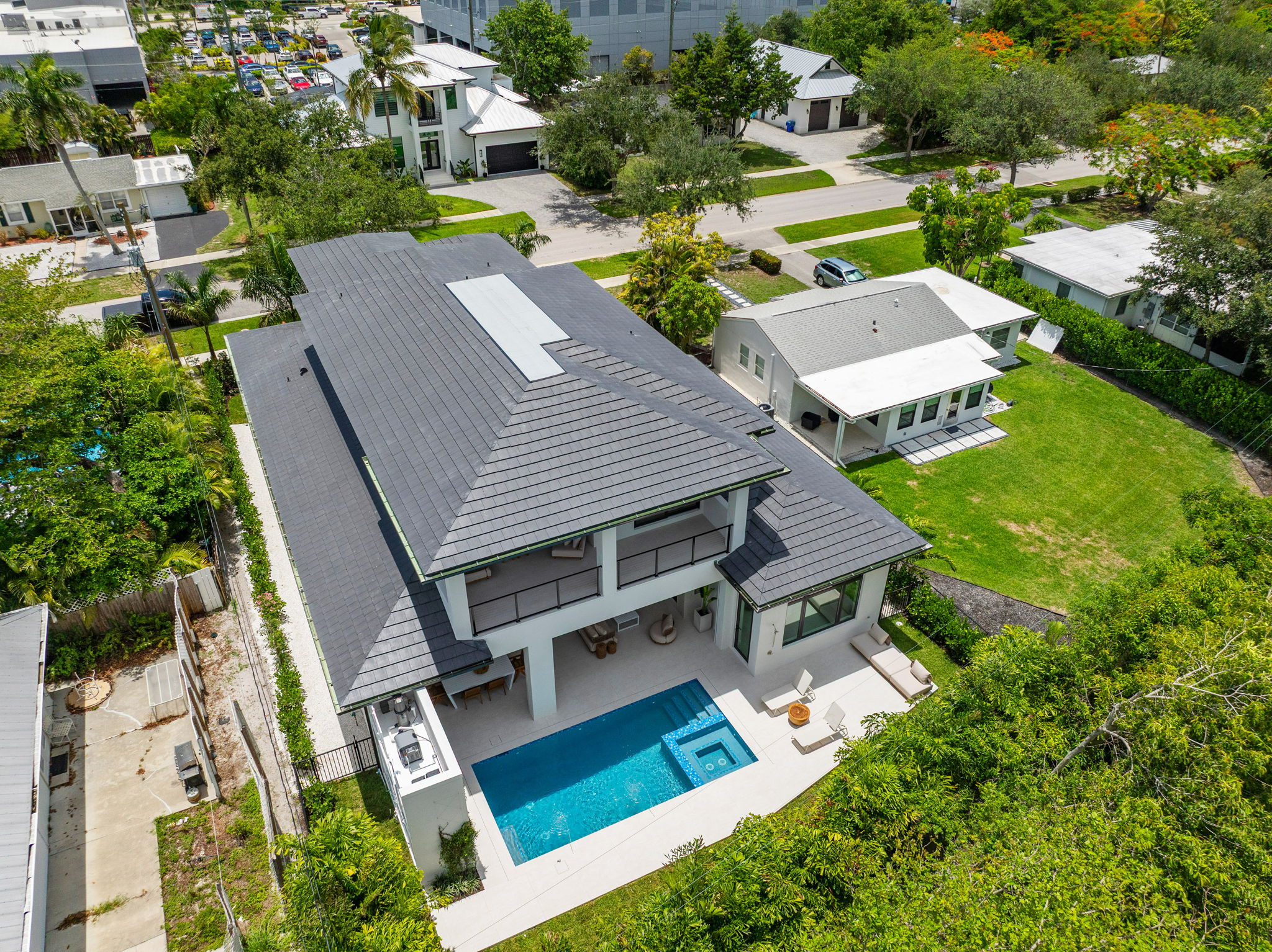 129 web or mls DJI 0400 850 10th Street N.