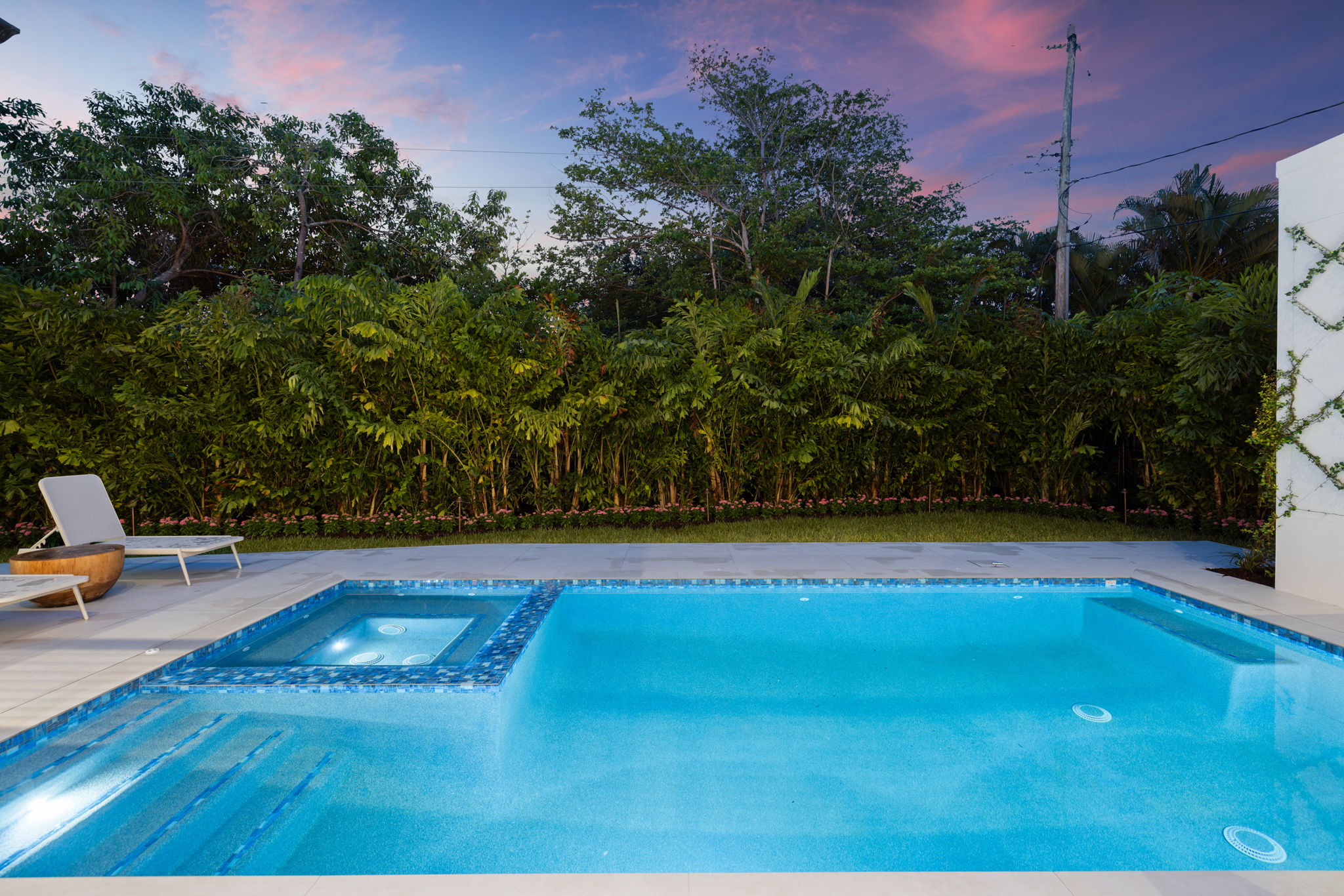 136 web or mls 079A9213 850 10th Street N.