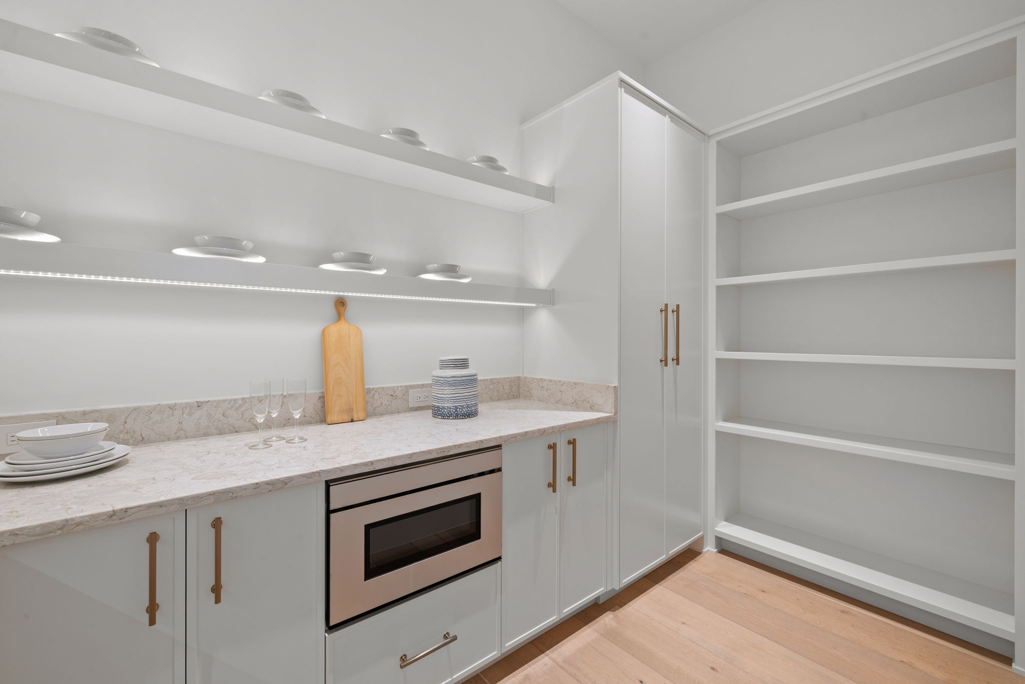 16 web or mls 079A8948 850 10th Street N.