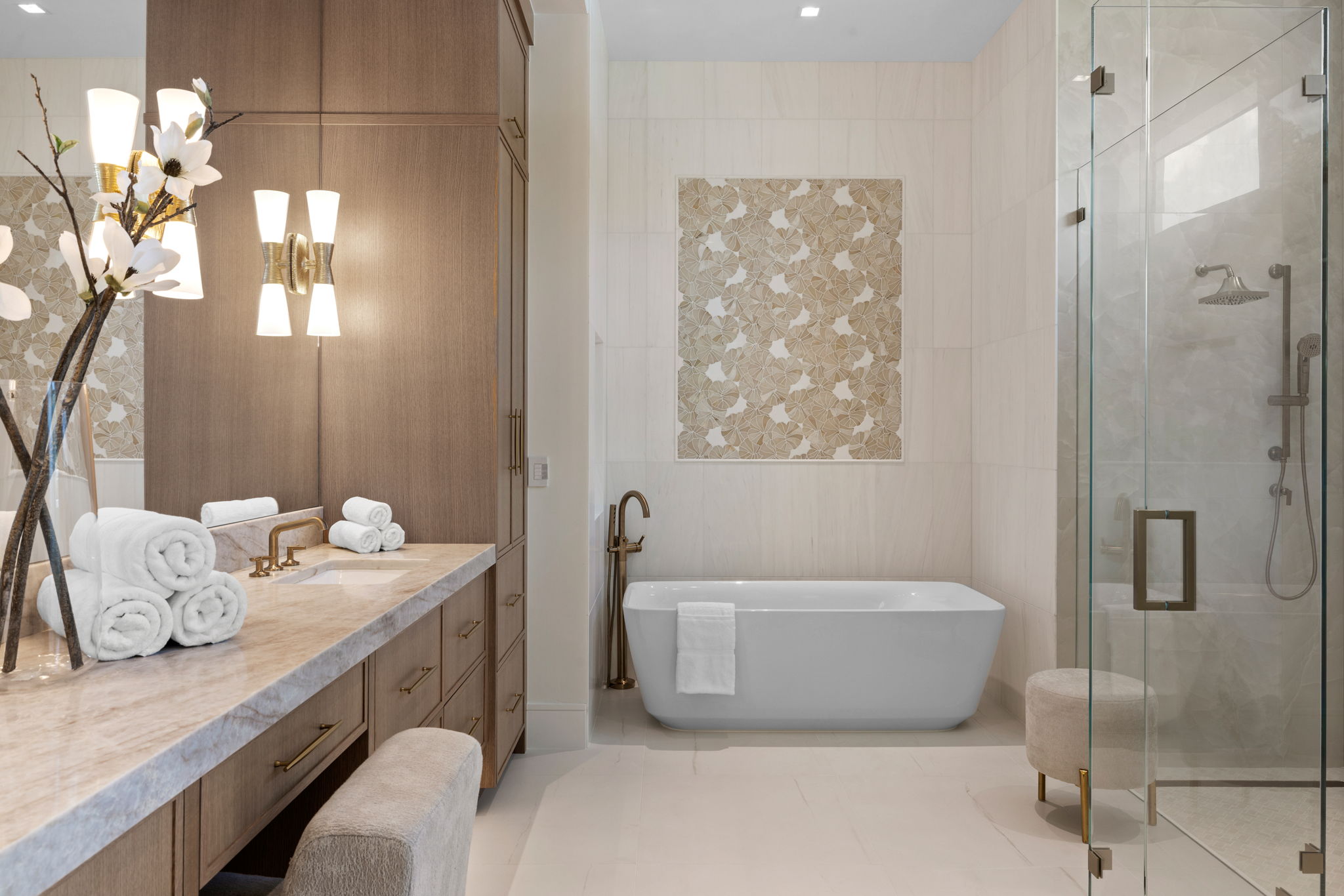 21 web or mls 079A8727 850 10th Street N.