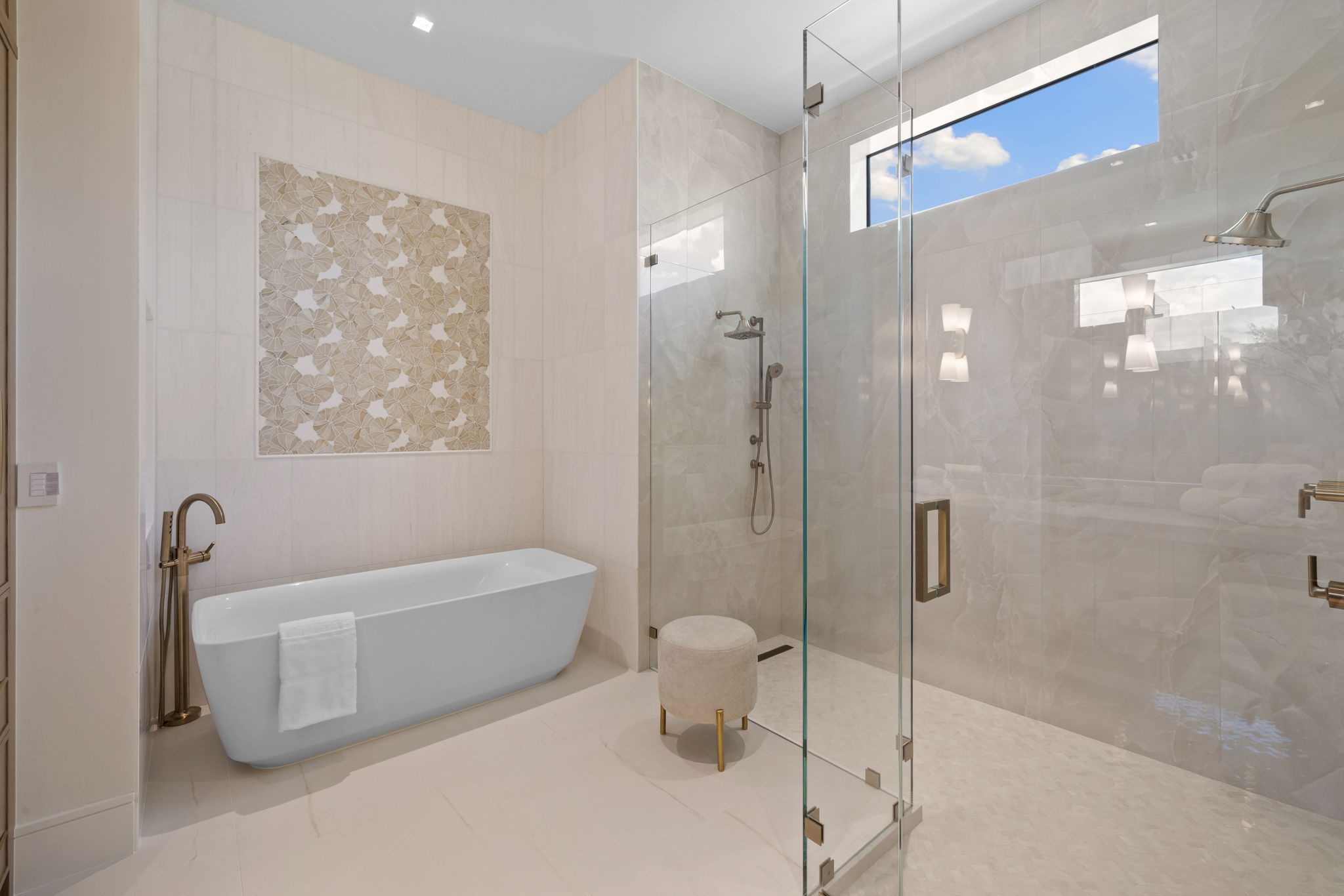 22 web or mls 079A8733 850 10th Street N.