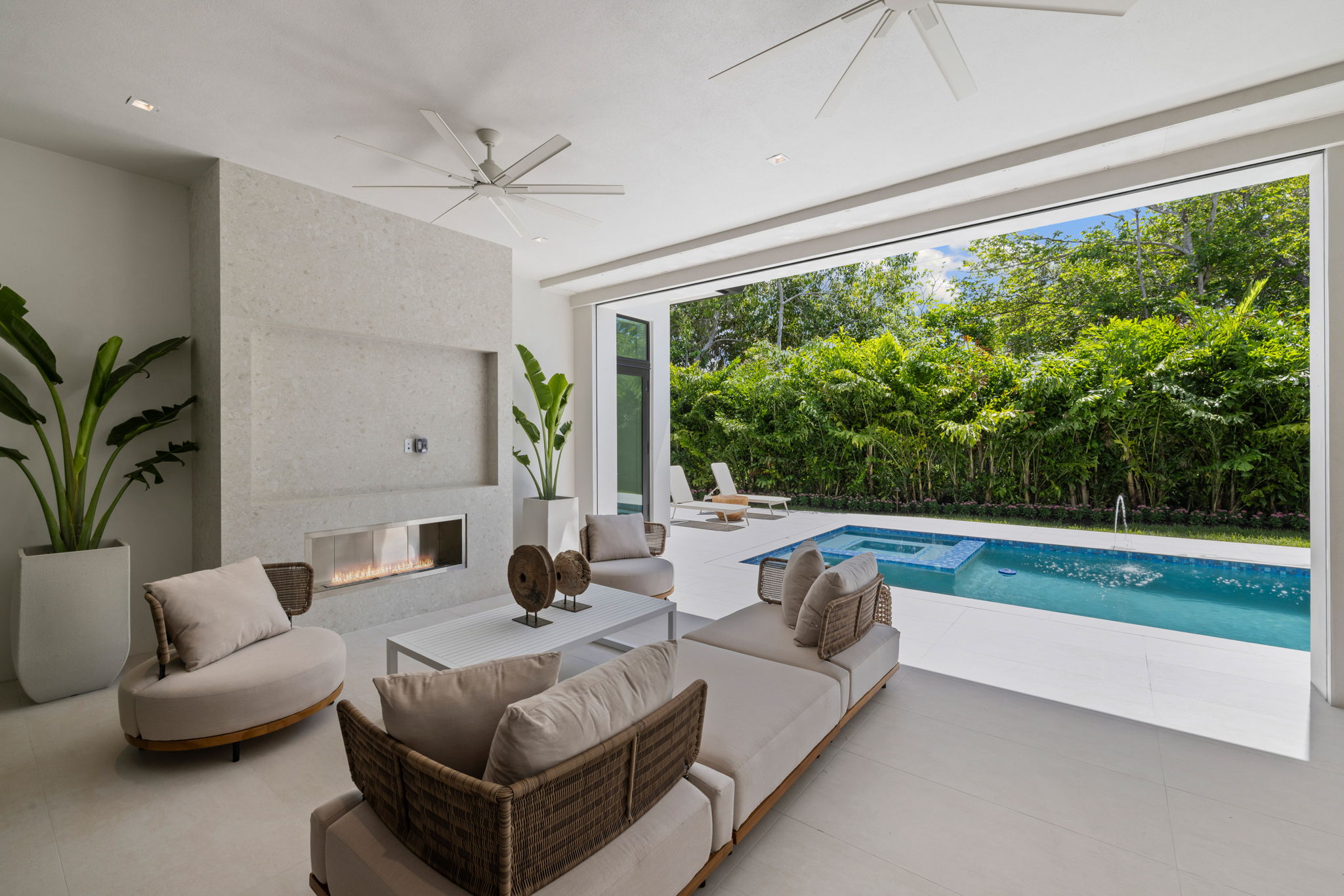 25 web or mls 079A8468 850 10th Street N.