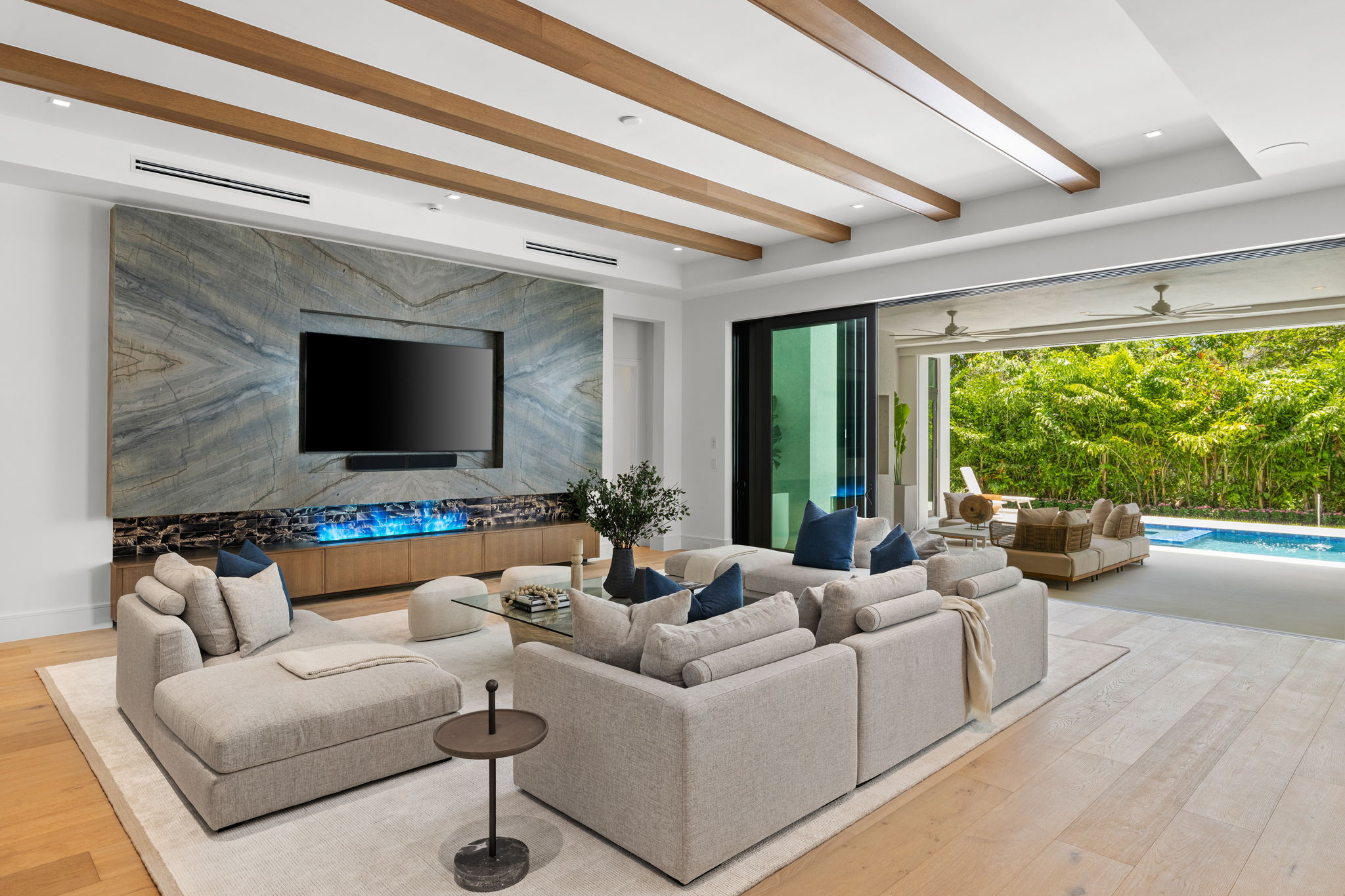 3 web or mls 079A8928 850 10th Street N.