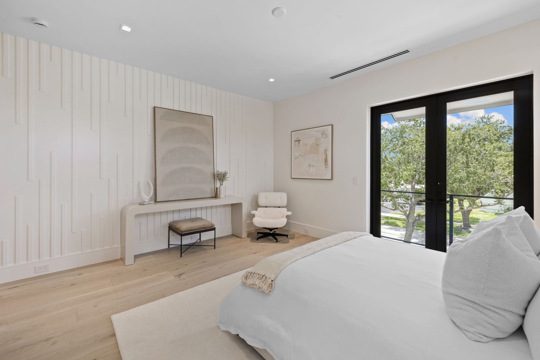 32 web or mls 079A9139 850 10th Street N.