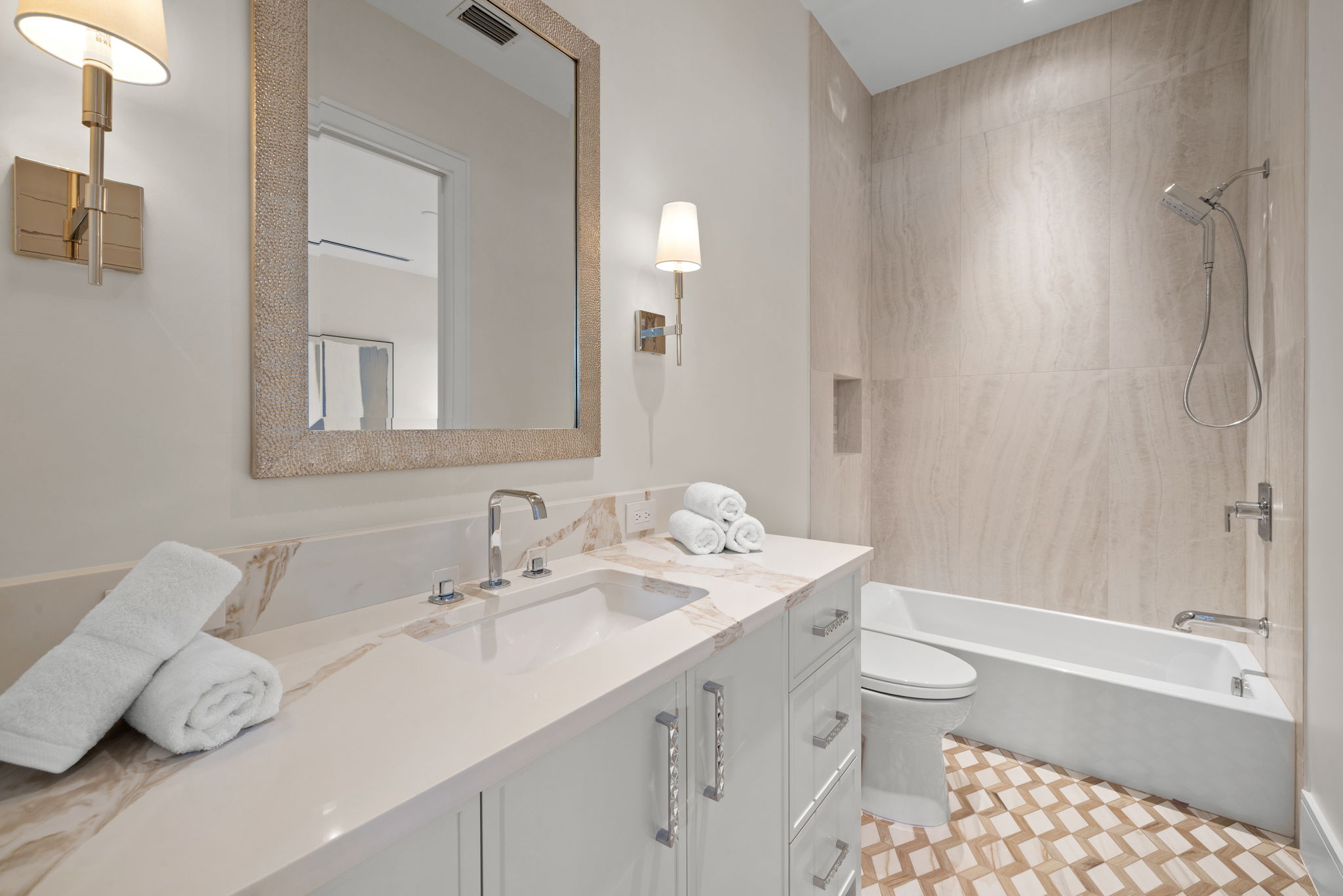 39 web or mls 079A8603 850 10th Street N.