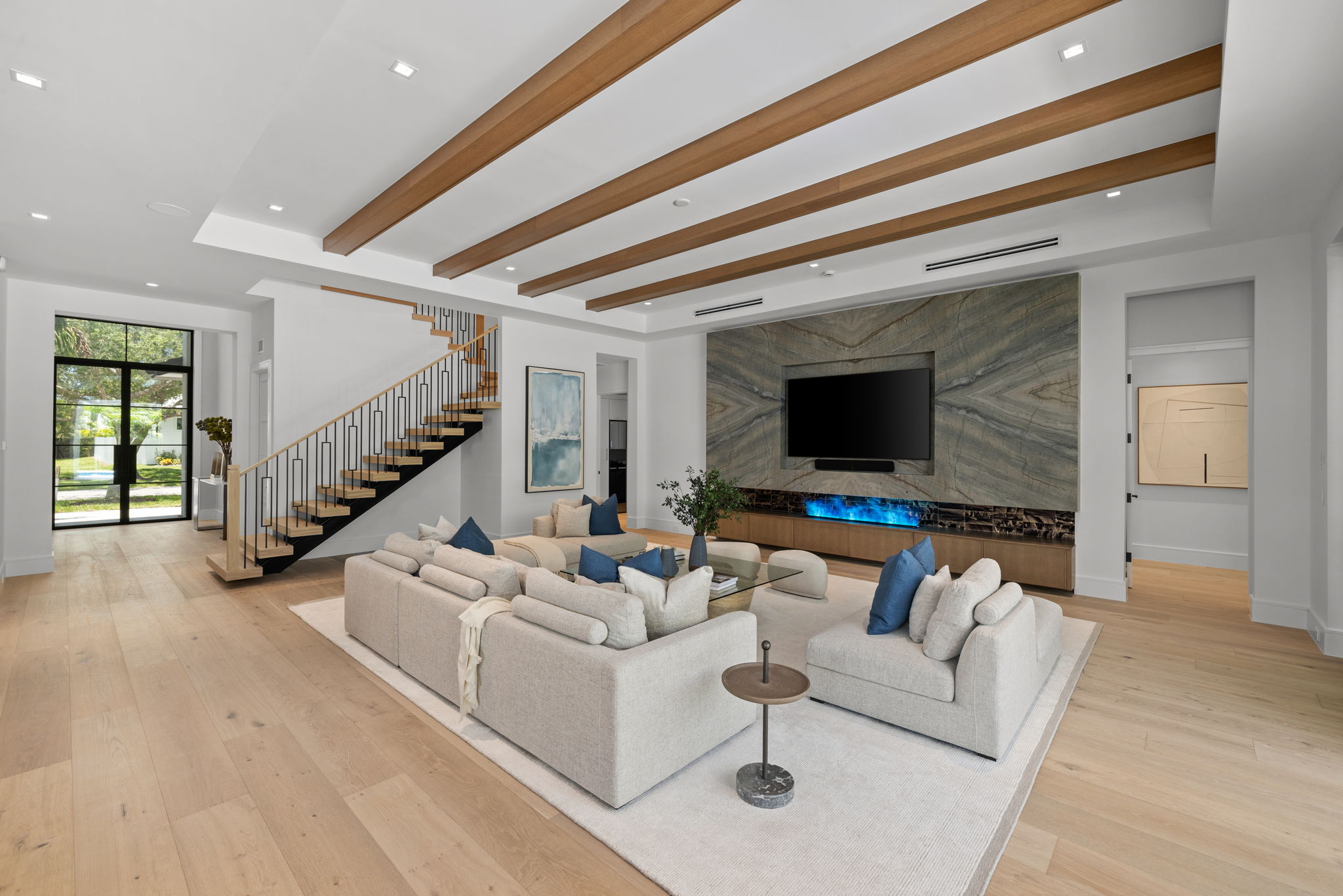 52 web or mls 079A8912 850 10th Street N.